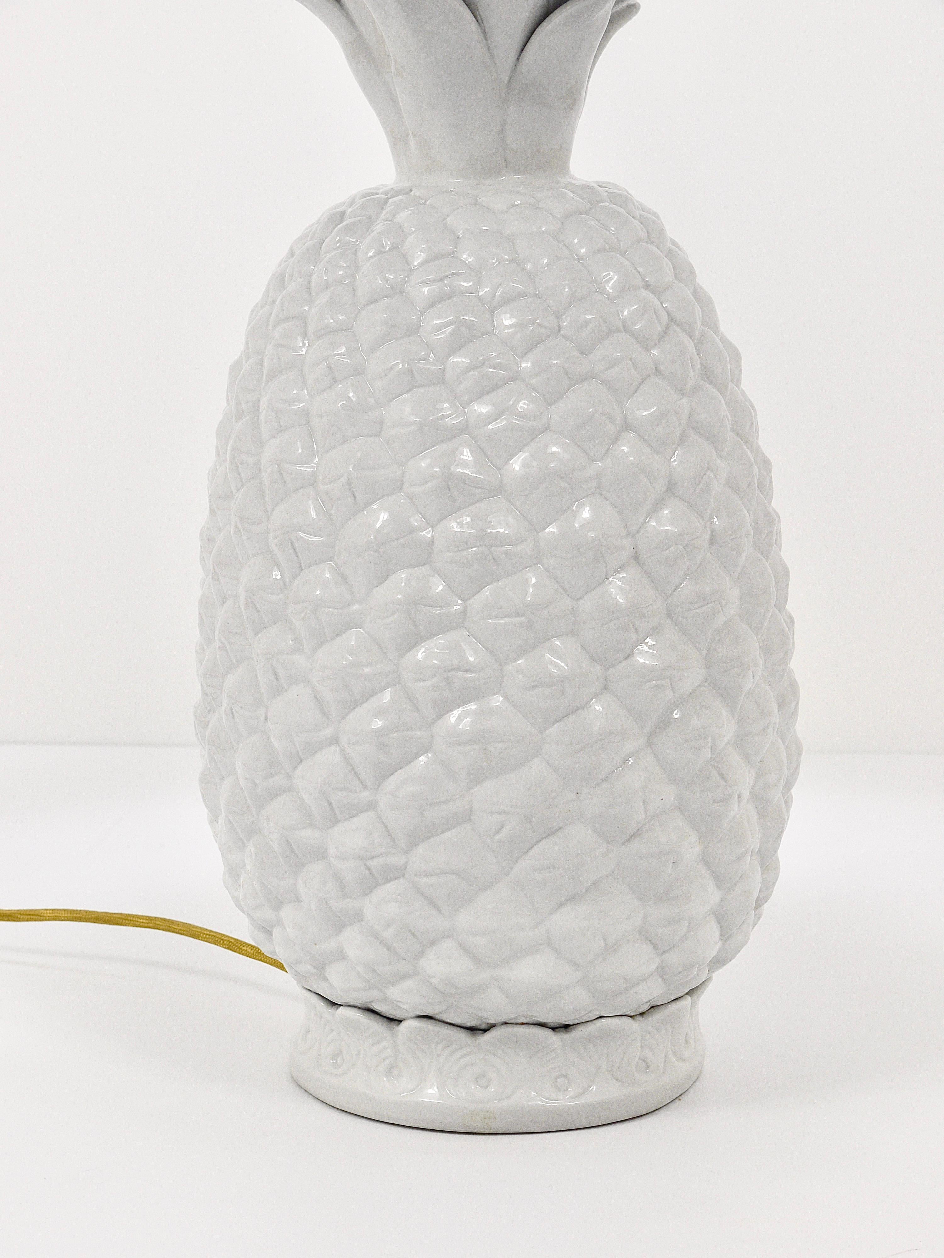 Tommaso Barbi Style White Pineapple Hollywood Regency Table Lamp, Italy, 1970s For Sale 3