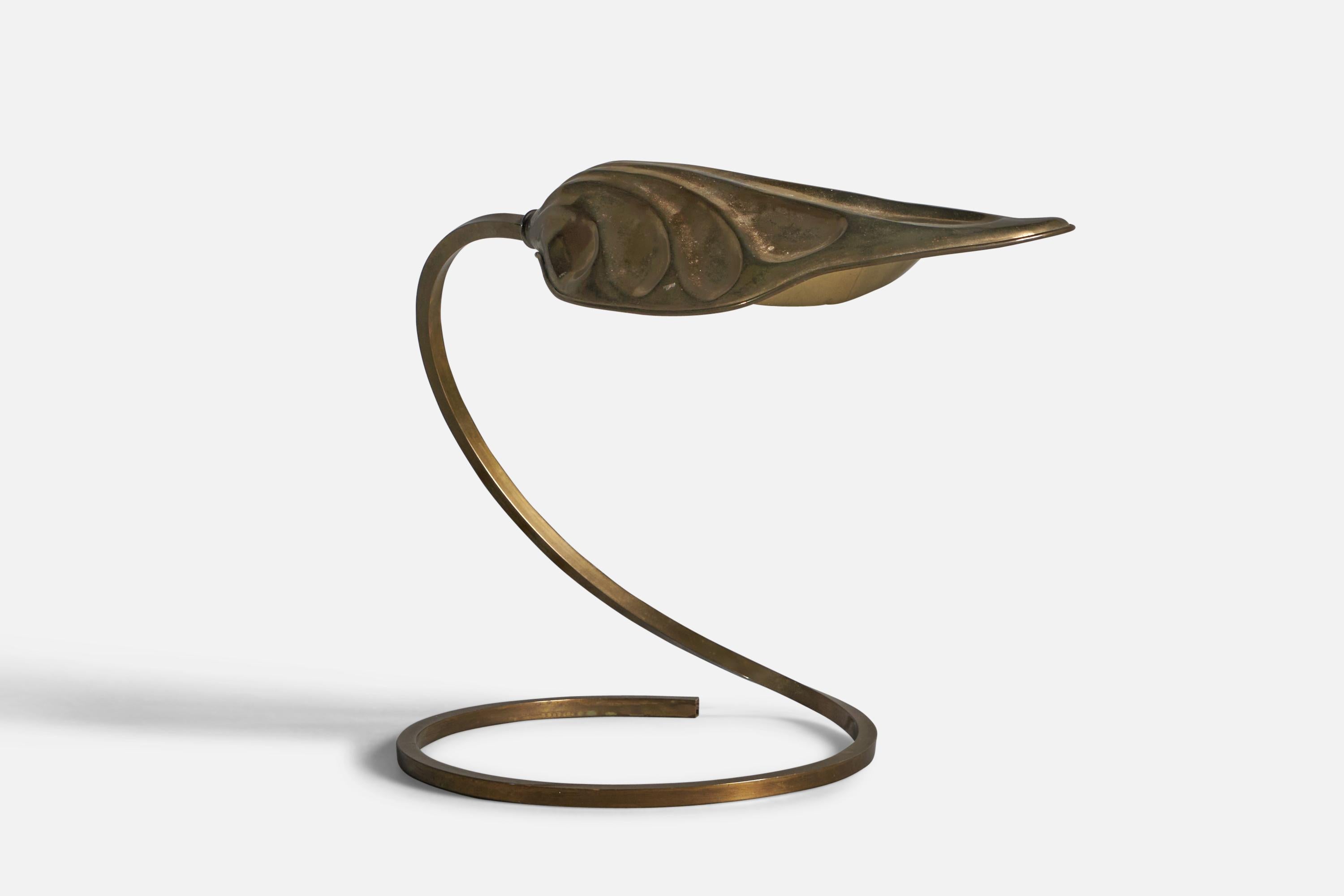 A brass table lamp designed by Tommaso Barbi and produced by G&G, Italy, 1960s.

Overall Dimensions (inches): 12