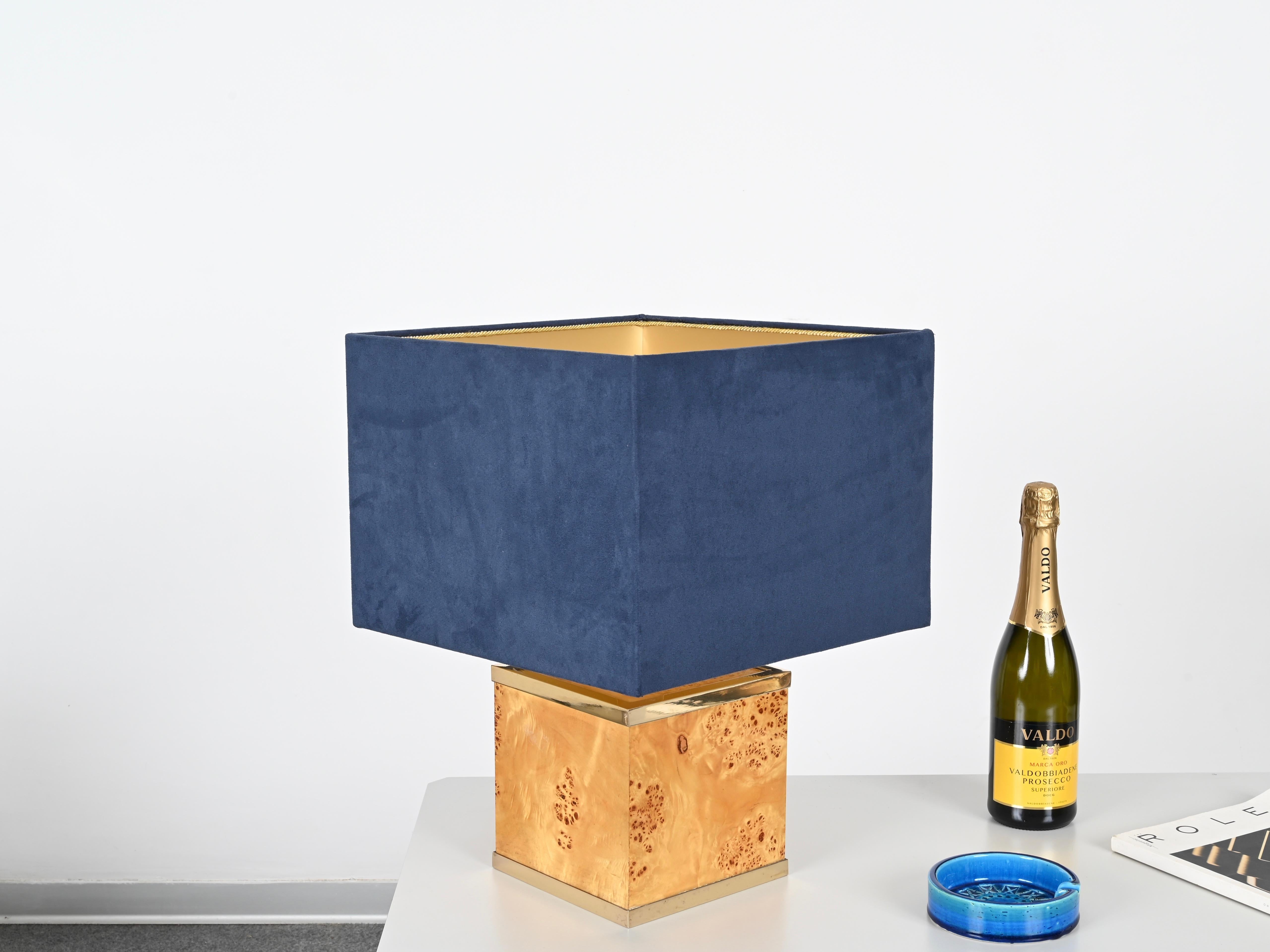 Lampe de bureau Tommaso Barbi en laiton et broussin avec abat-jour en velours bleu, Italie 1970 Bon état - En vente à Roma, IT