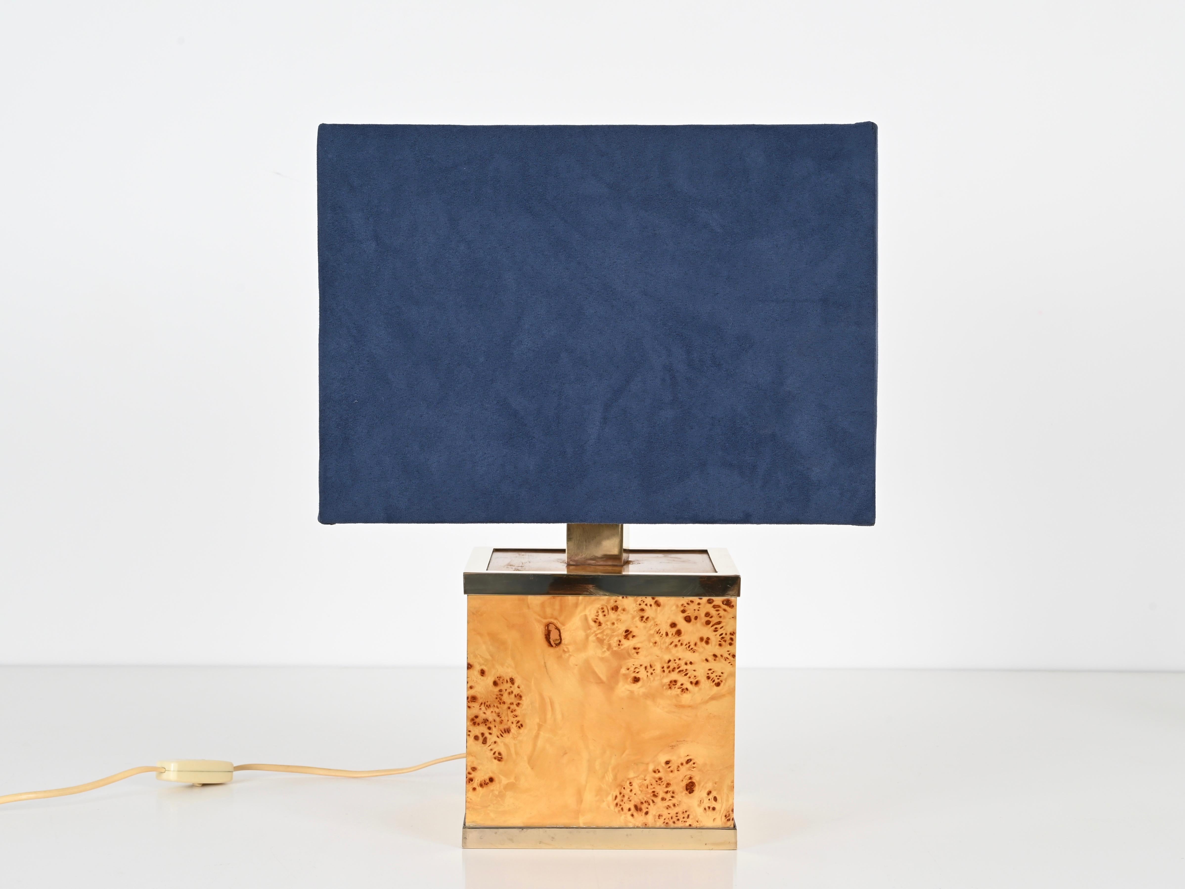 Laiton Lampe de bureau Tommaso Barbi en laiton et broussin avec abat-jour en velours bleu, Italie 1970 en vente