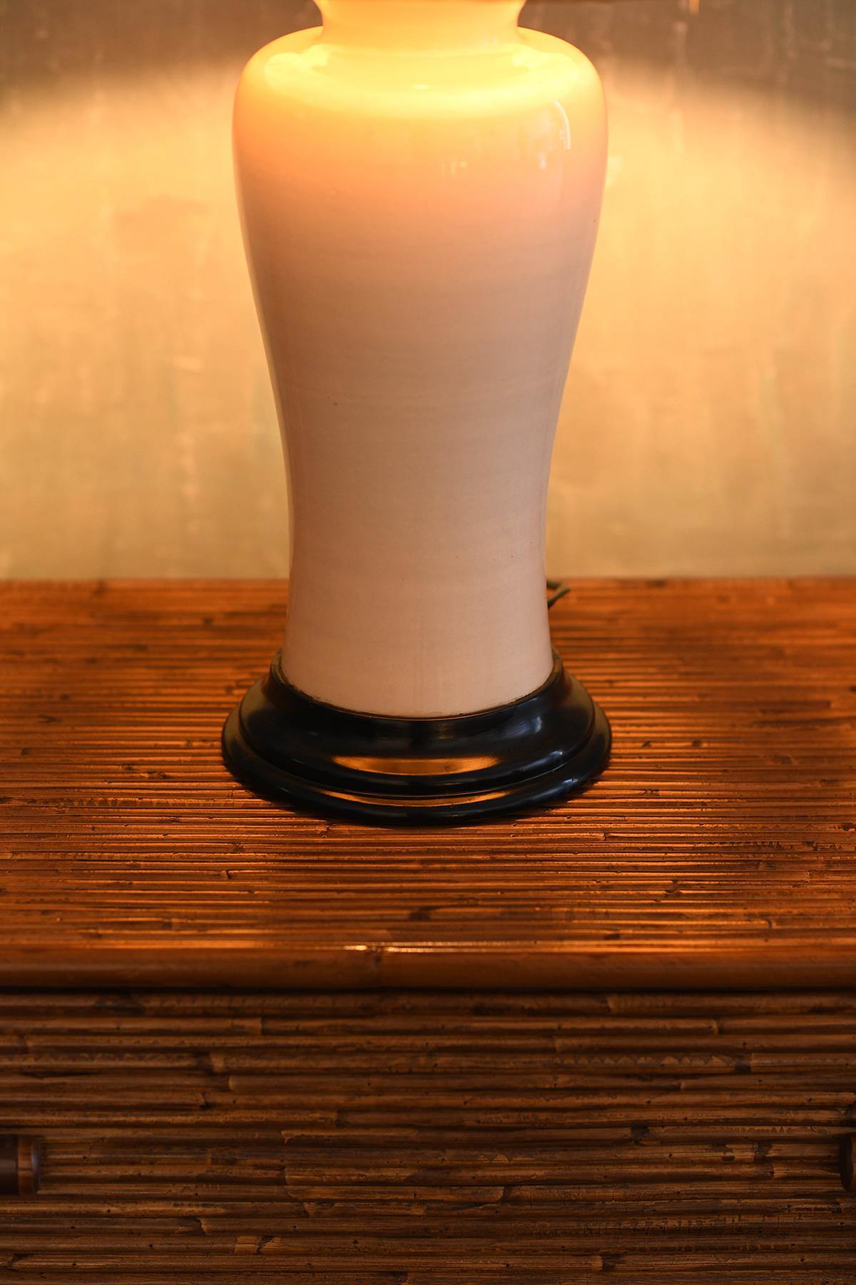 Lampe de table Tommaso Barbi en céramique avec abat-jour en raphia en vente 2