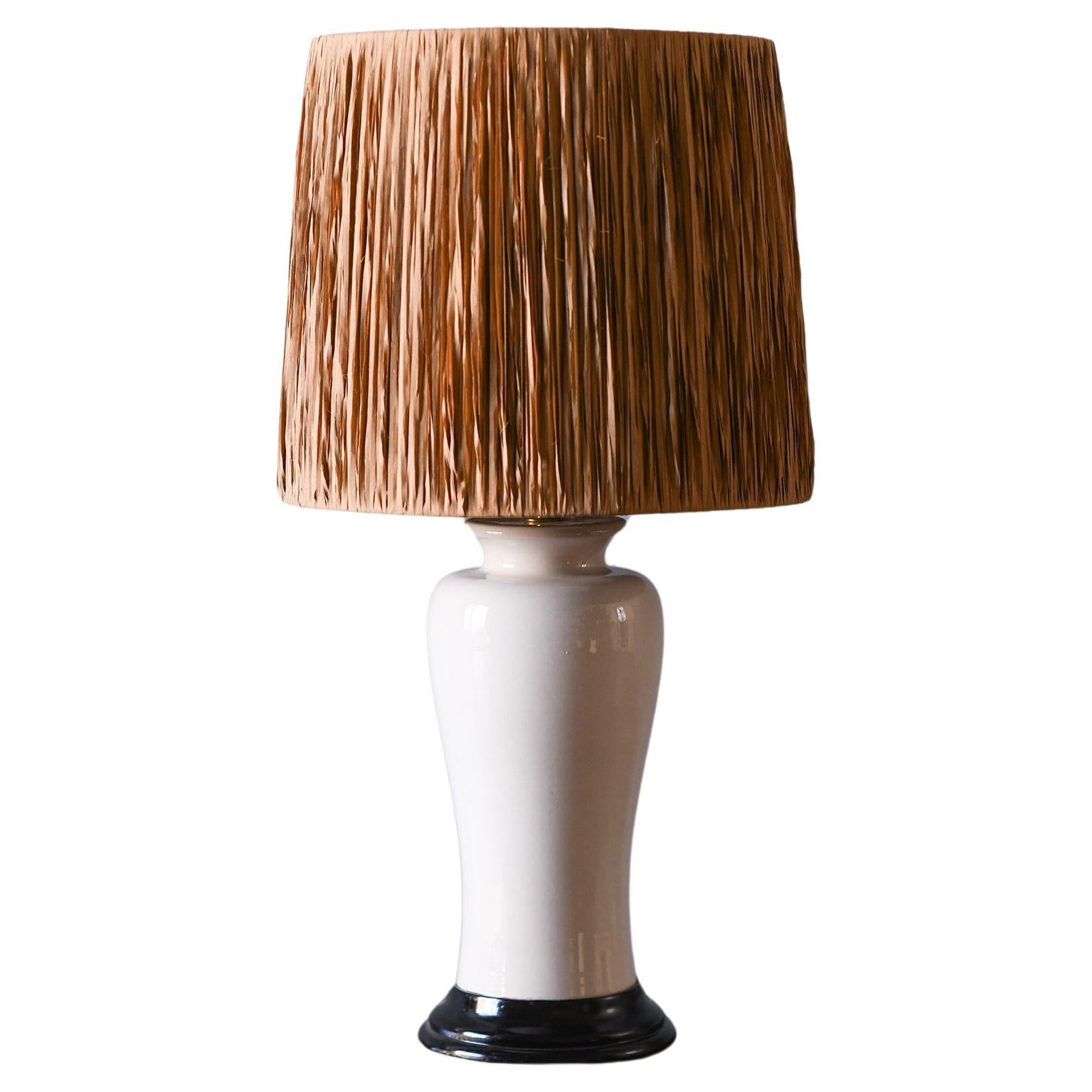 Tommaso Barbi table lamp in ceramic complete with raffia lampshade For Sale
