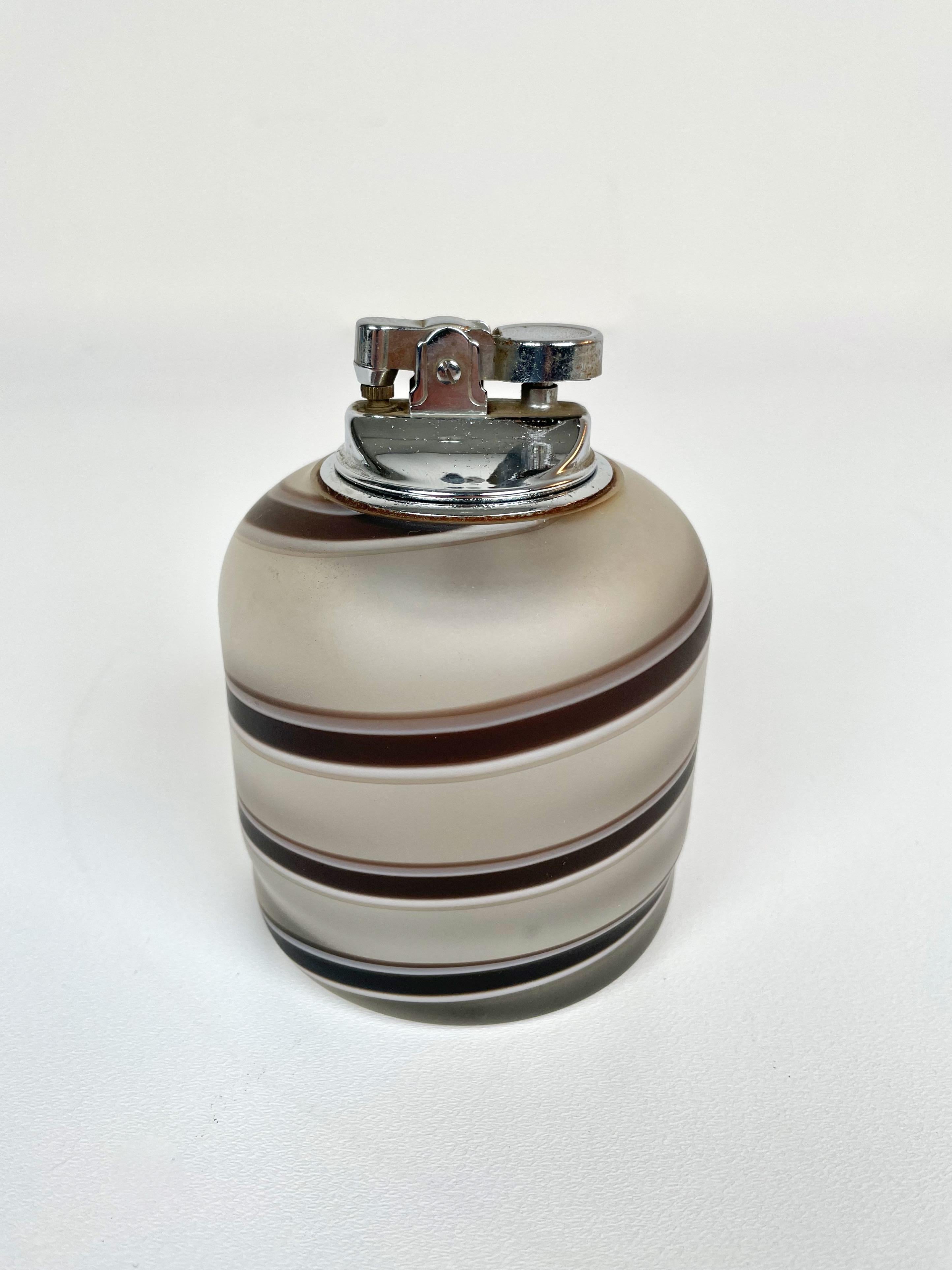 Elegant 1970s table lighter in Murano glass made by the Italian designer Tommaso Barbi.