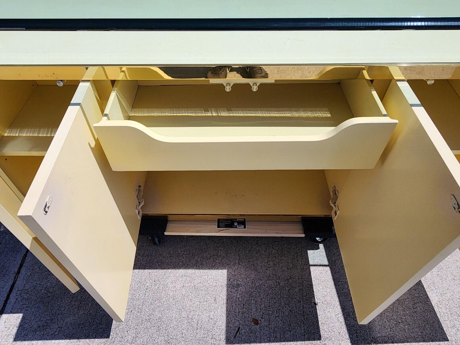 TOMMASO BARBI Schreibtisch-Barschrank mit Baraufzug (Ende des 20. Jahrhunderts) im Angebot