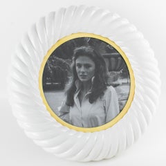 Cadre photo en céramique blanche et laiton doré de Tommaso Barbi, vers 1970