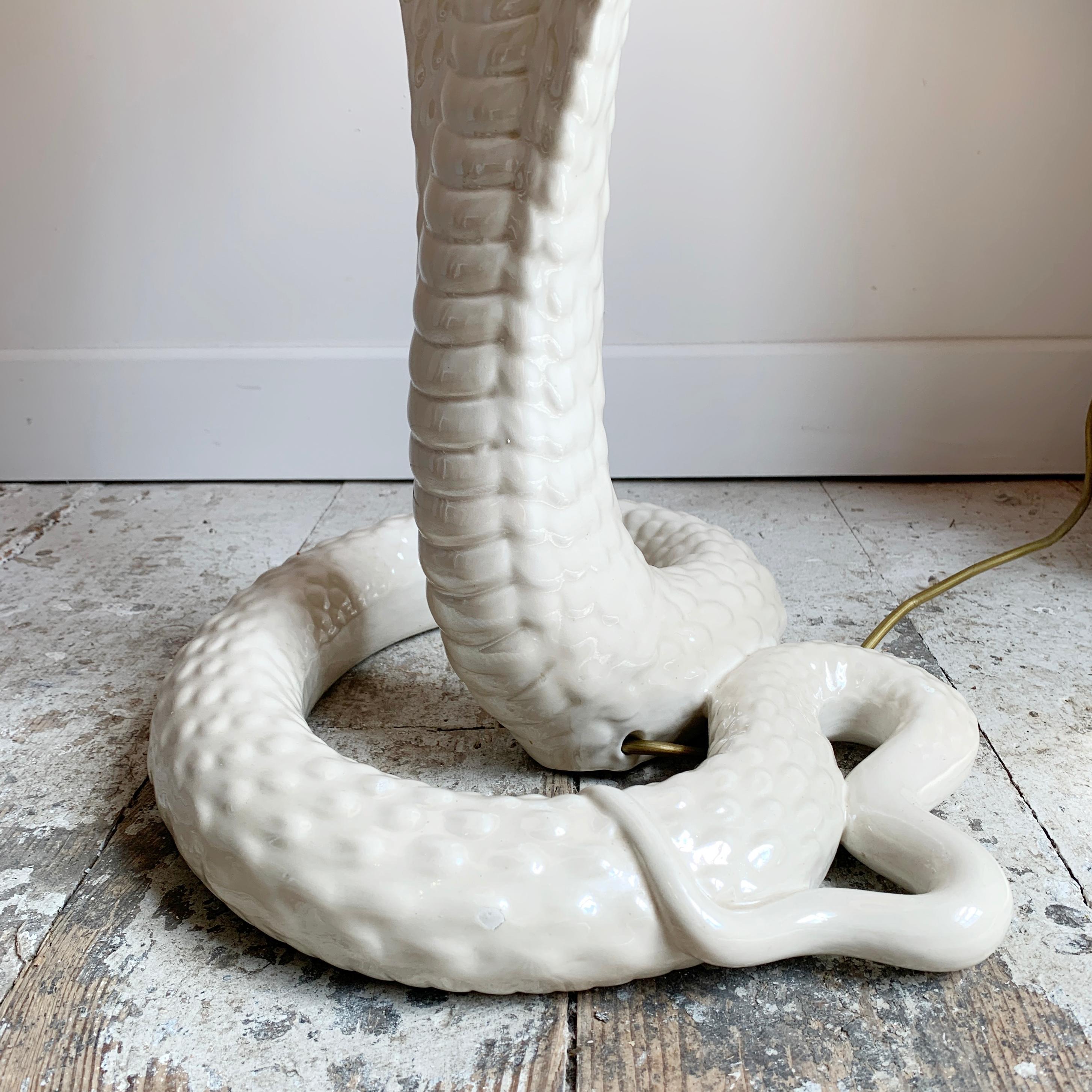 An exceptional Tommaso Barbi Ceramic Cobra lamp, in iridescent white. This piece is in excellent condition, with two tiny marks within the glaze of the base, hardly noticeable, but mentioned for complete transparency. The lamp shade is a modern