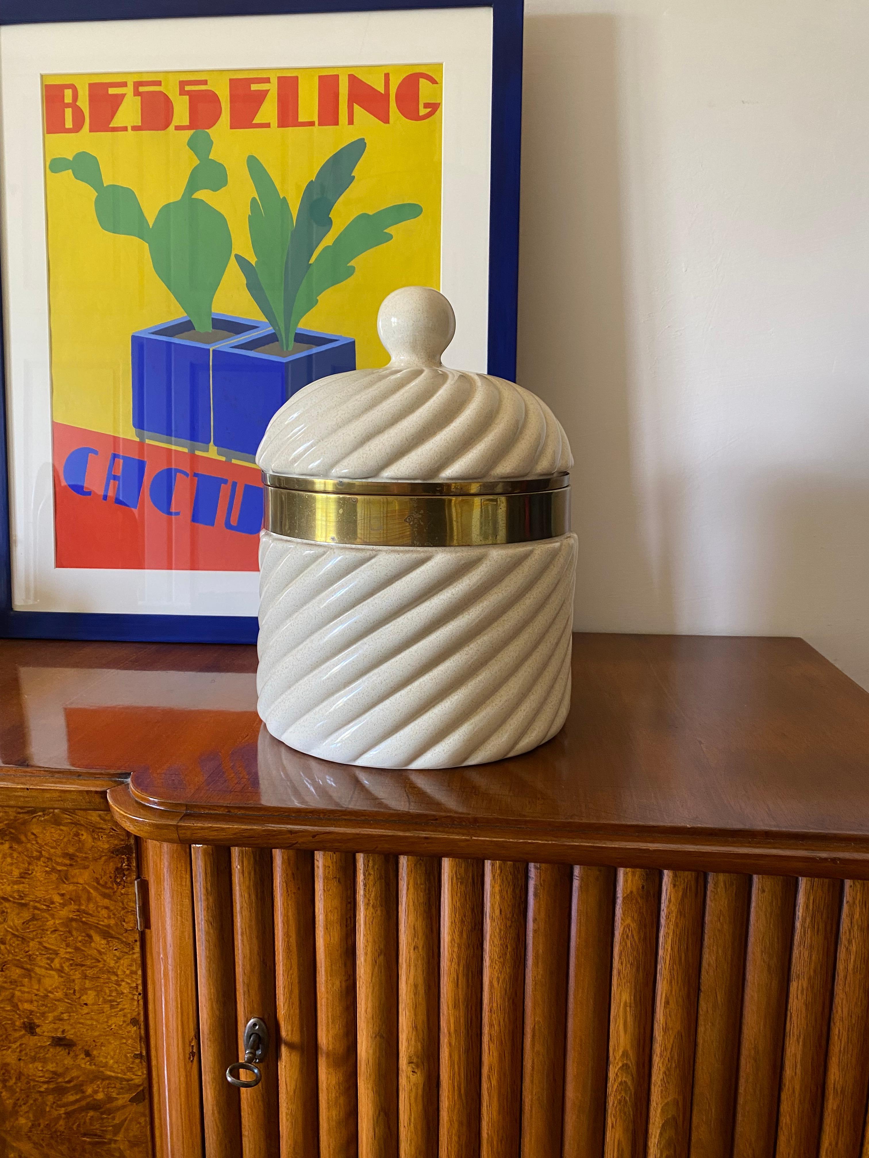 White Ice Bucket designed by Tommaso Barbi, 1970

produced by B Ceramiche

Brass, ceramic

37 x 26 x 26 cm

Signed and Marked on the bottom

Conditions: very good consistent with age and use, barely visible chip on one side, check the pictures