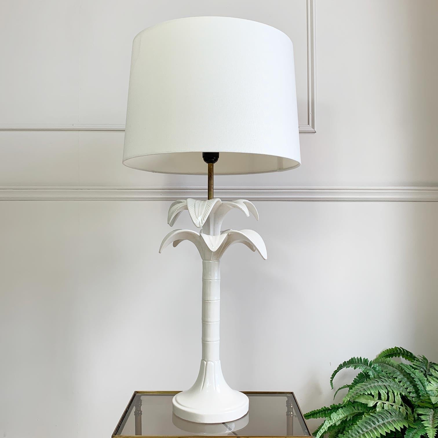 Weiße Palmen-Tischlampe von Tommaso Barbi, signiert im Angebot 1