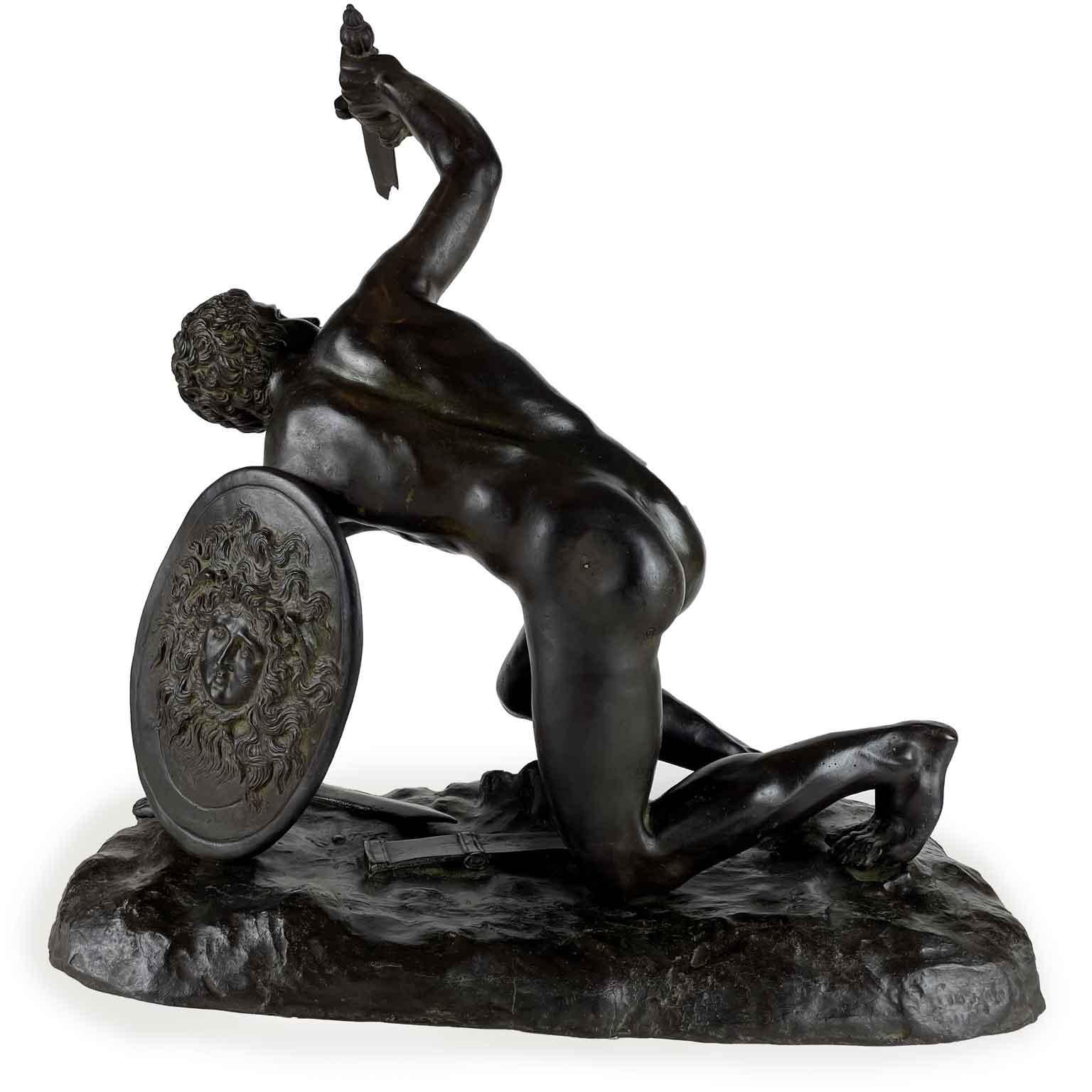 Gladiatore In Bronzo Galata Morente Statua Italianadi Gusto Neoclassico 1930 - Sculpture di Tommaso Campajola