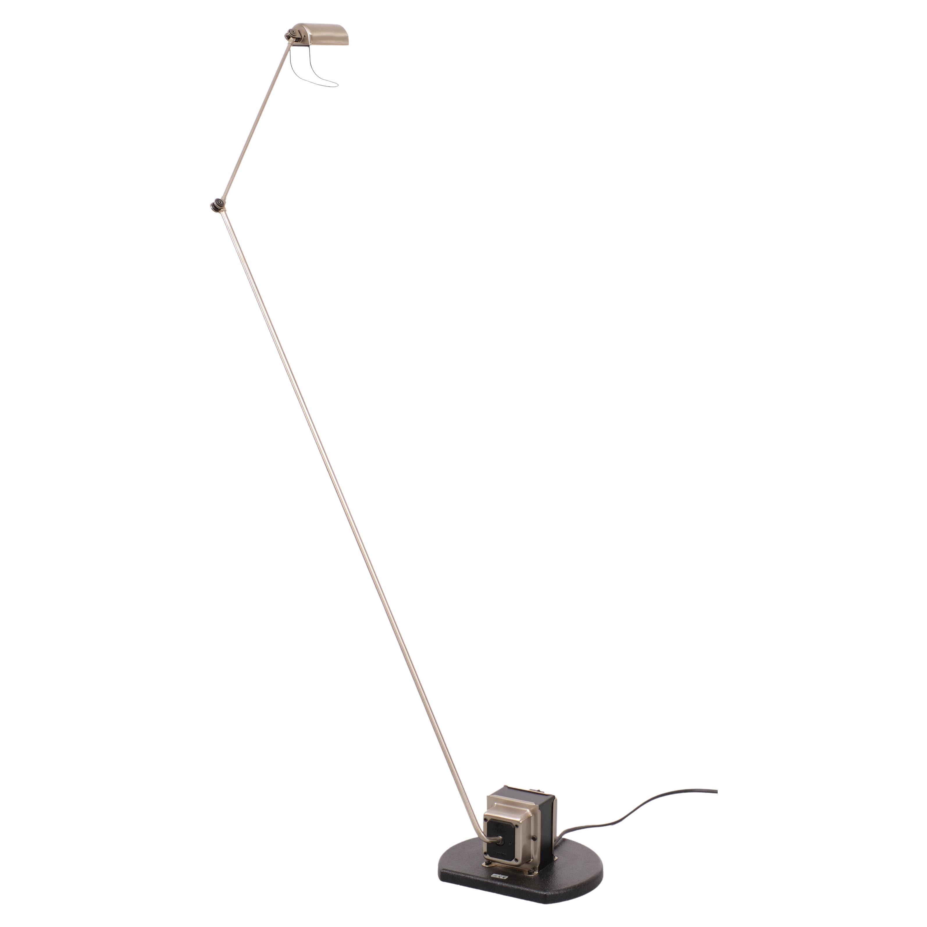 The Daphine Terra floor lamp  designed by Tomasso Cimini, has represented the essence of Lumina since 1975. The Daphine Terra floor lamp has a timeless combination of form and function. The lamp in Brushed Nickel  has an articulated arm with a 360Â°