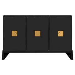 Tommi Parzinger 3-türige Kredenz mit ikonischen Messinggriffen 1950er Jahre (signiert)