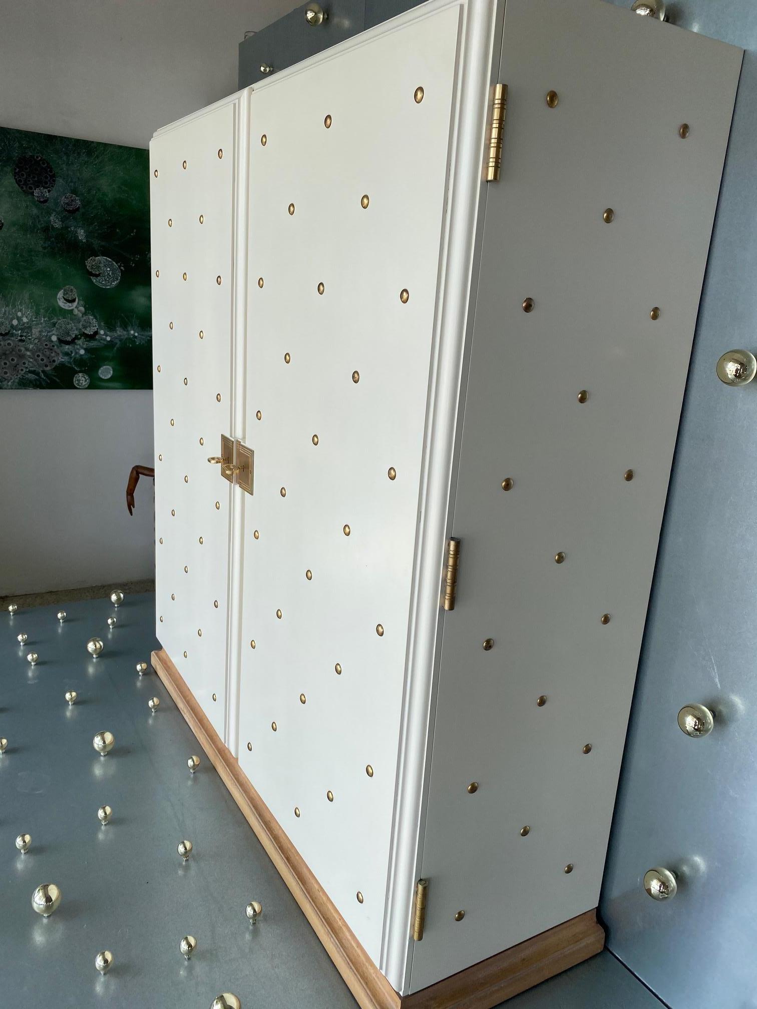 Bois Armoire Tommi Parzinger en vente