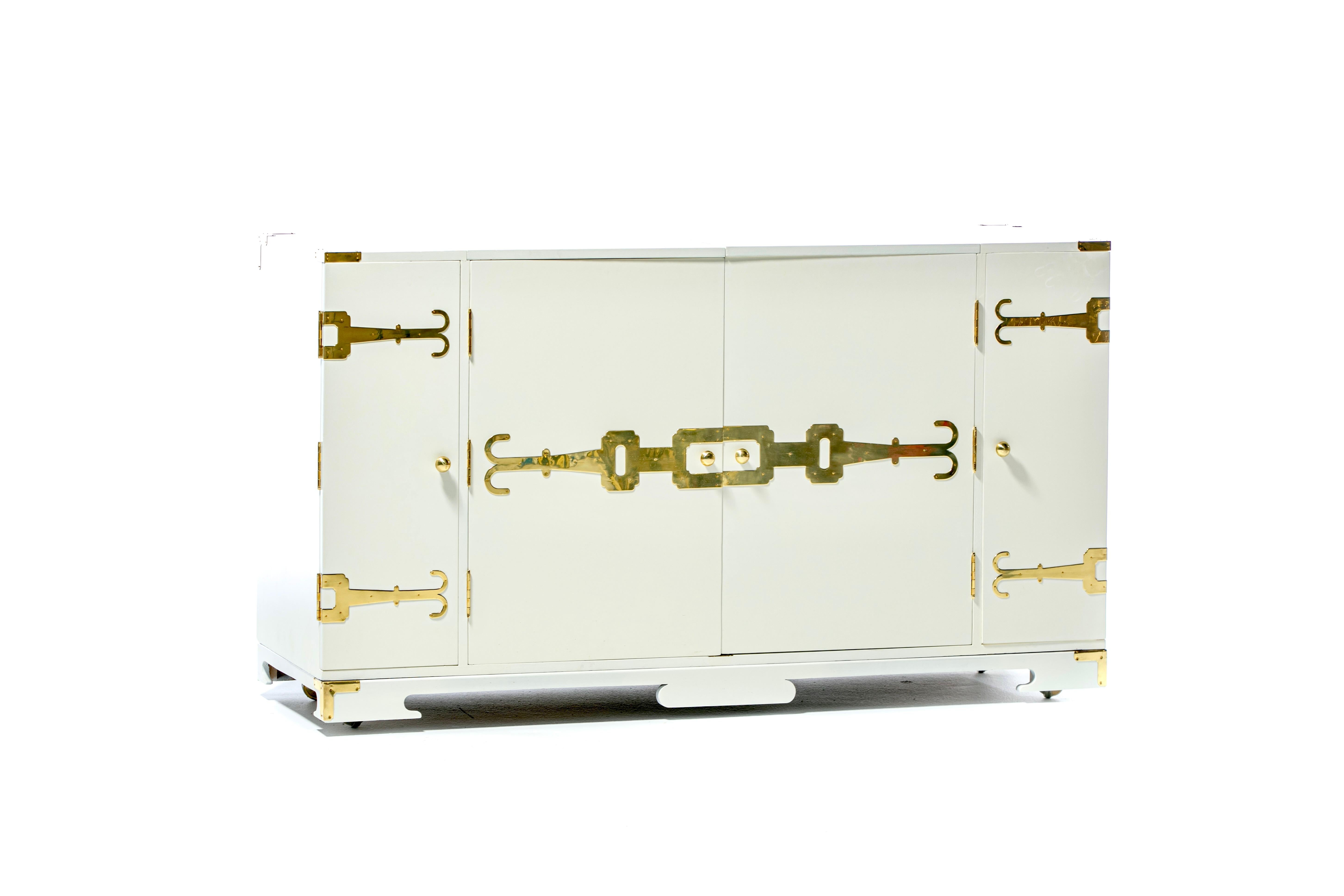 Tommi Parzinger Bar Cabinet Lacquered in White Chocolate with Polished Brass For Sale 7