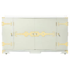 Mobile bar Tommi Parzinger laccato in cioccolato bianco con ottone lucido