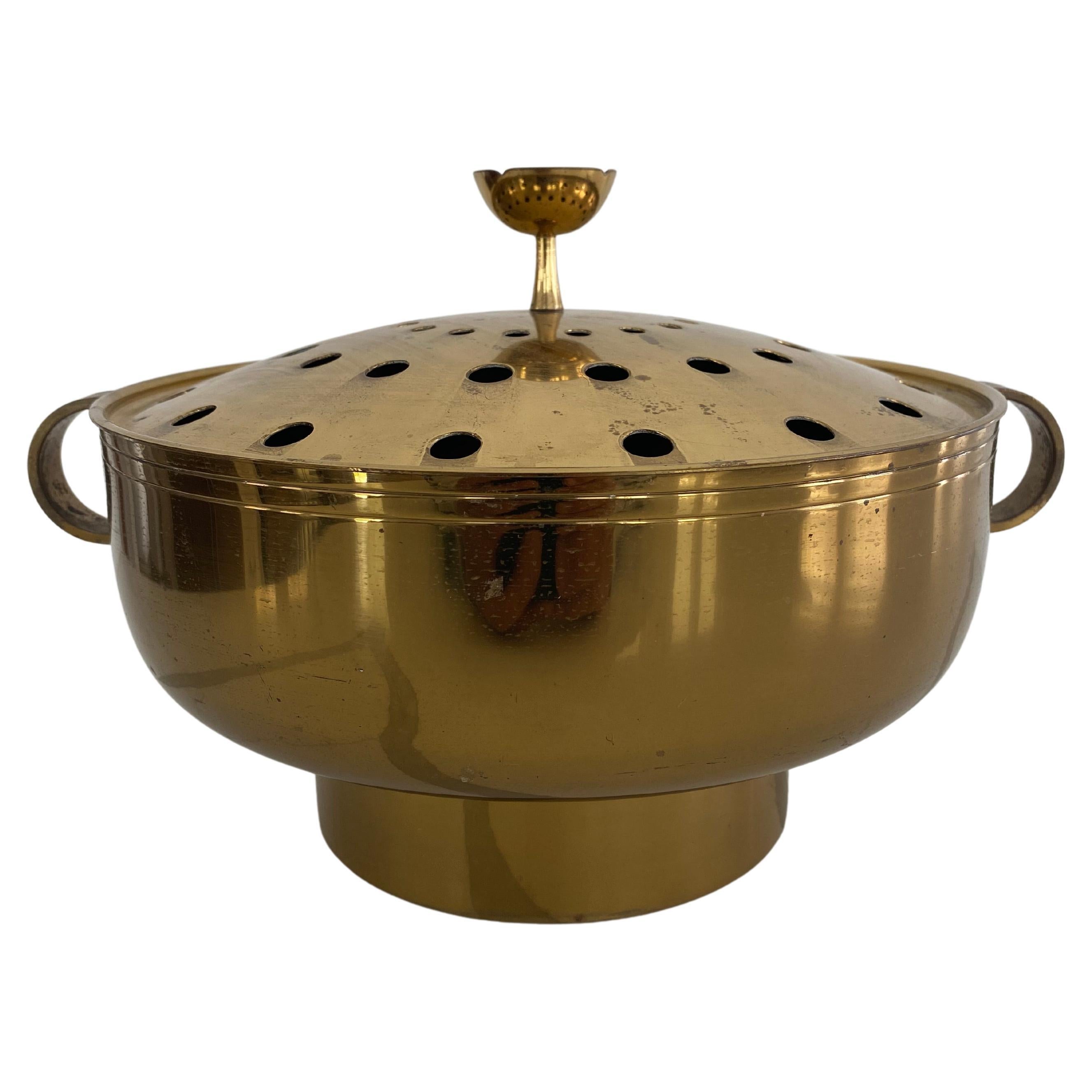 Tommi Parzinger Vaso da fiori con coperchio in ottone e rana Midcentury Dorlyn USA