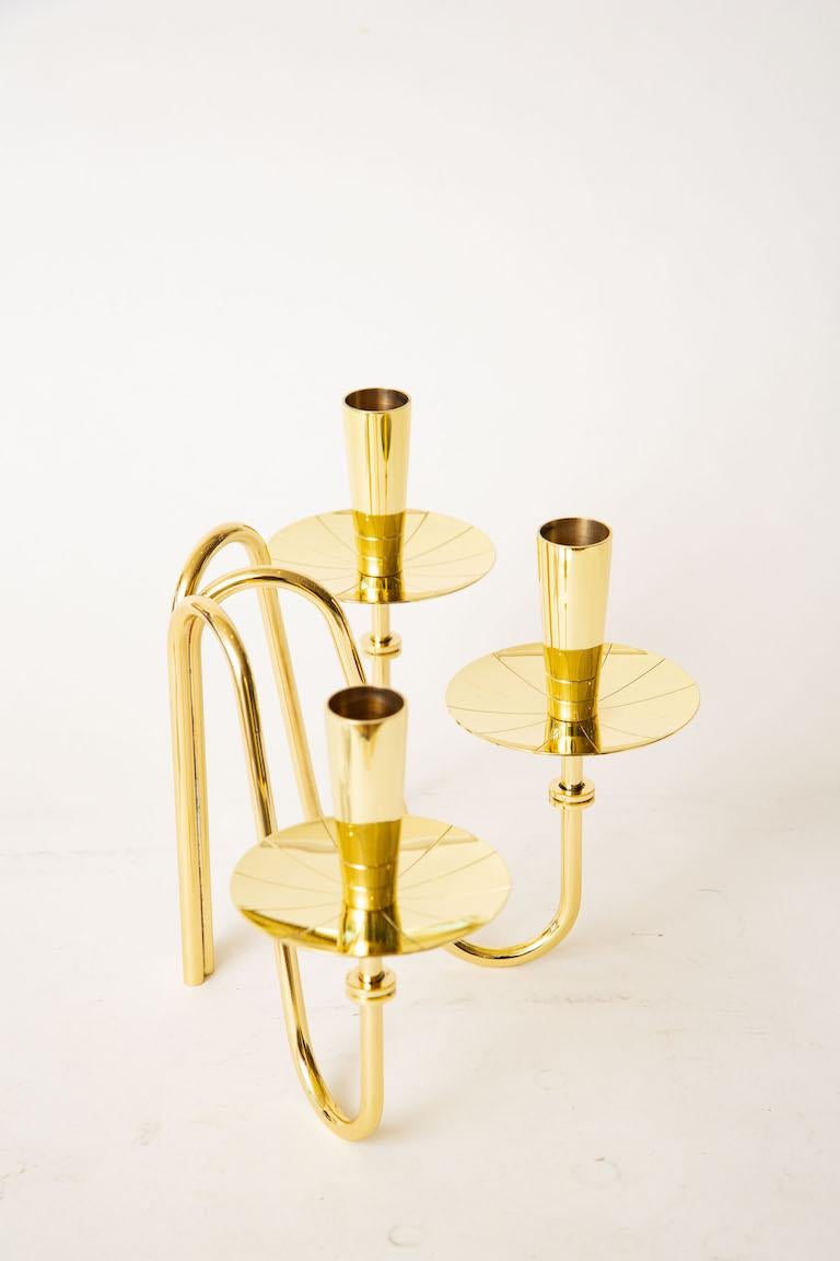 Laiton Tommi Parzinger, chandelier à trois bras en laiton moderne du milieu du siècle dernier en vente