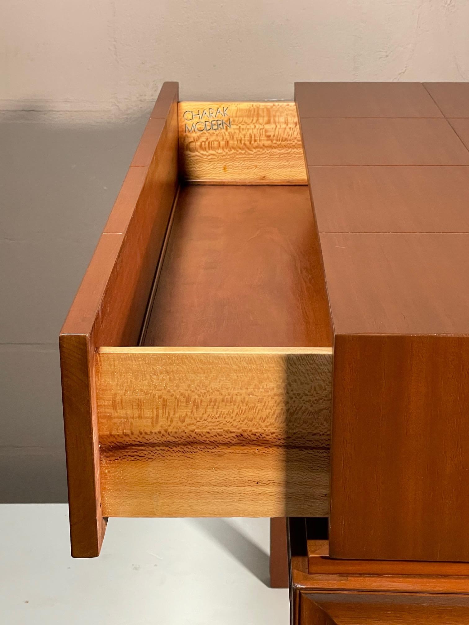 Mesa consola moderna Tommi Parzinger Charak en Bueno estado para la venta en St.Petersburg, FL