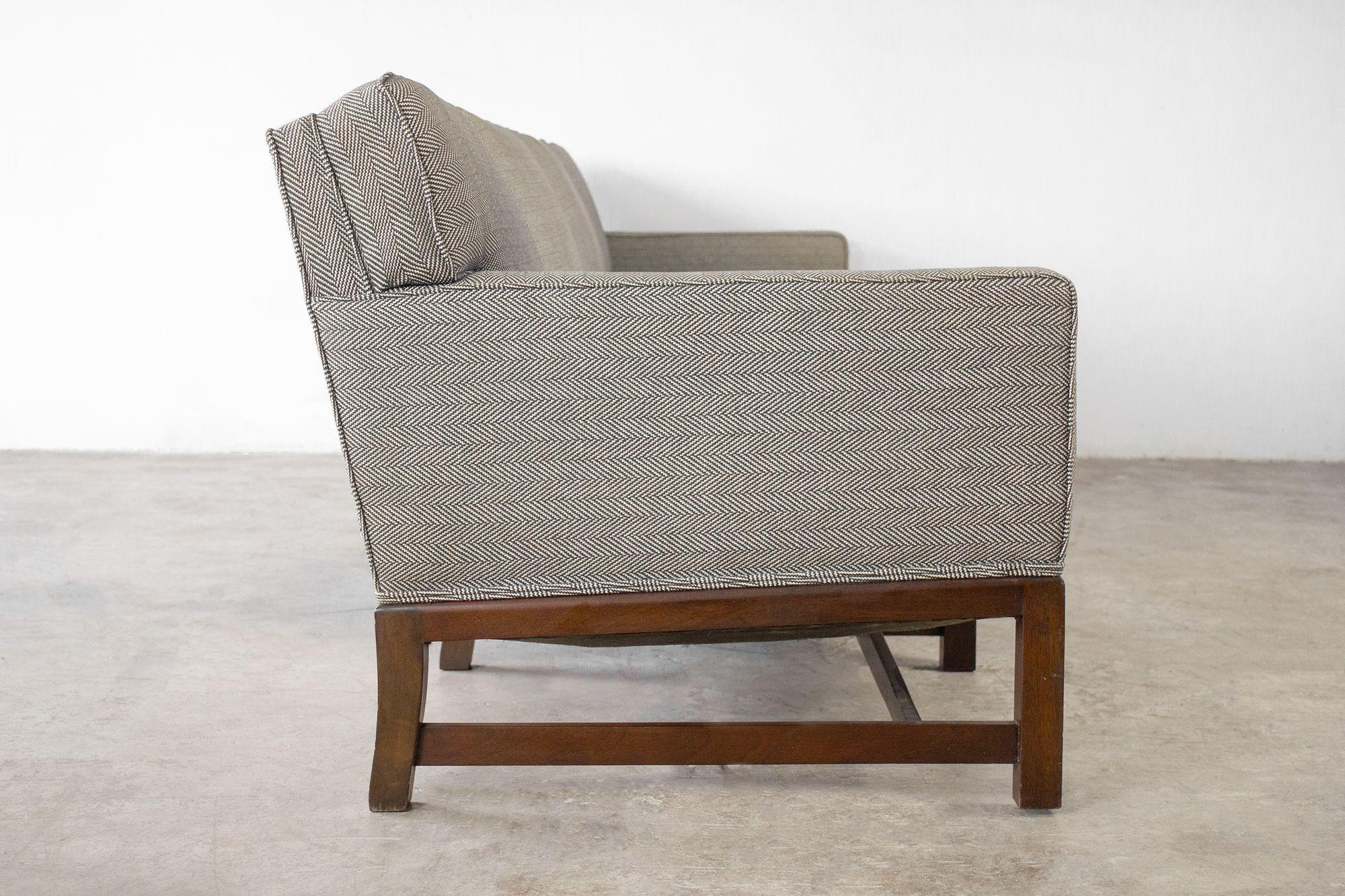 Klassisches modernes Zehn-Fuß-Sofa aus Mahagoni von Tommi Parzinger, 1960er Jahre (20. Jahrhundert) im Angebot
