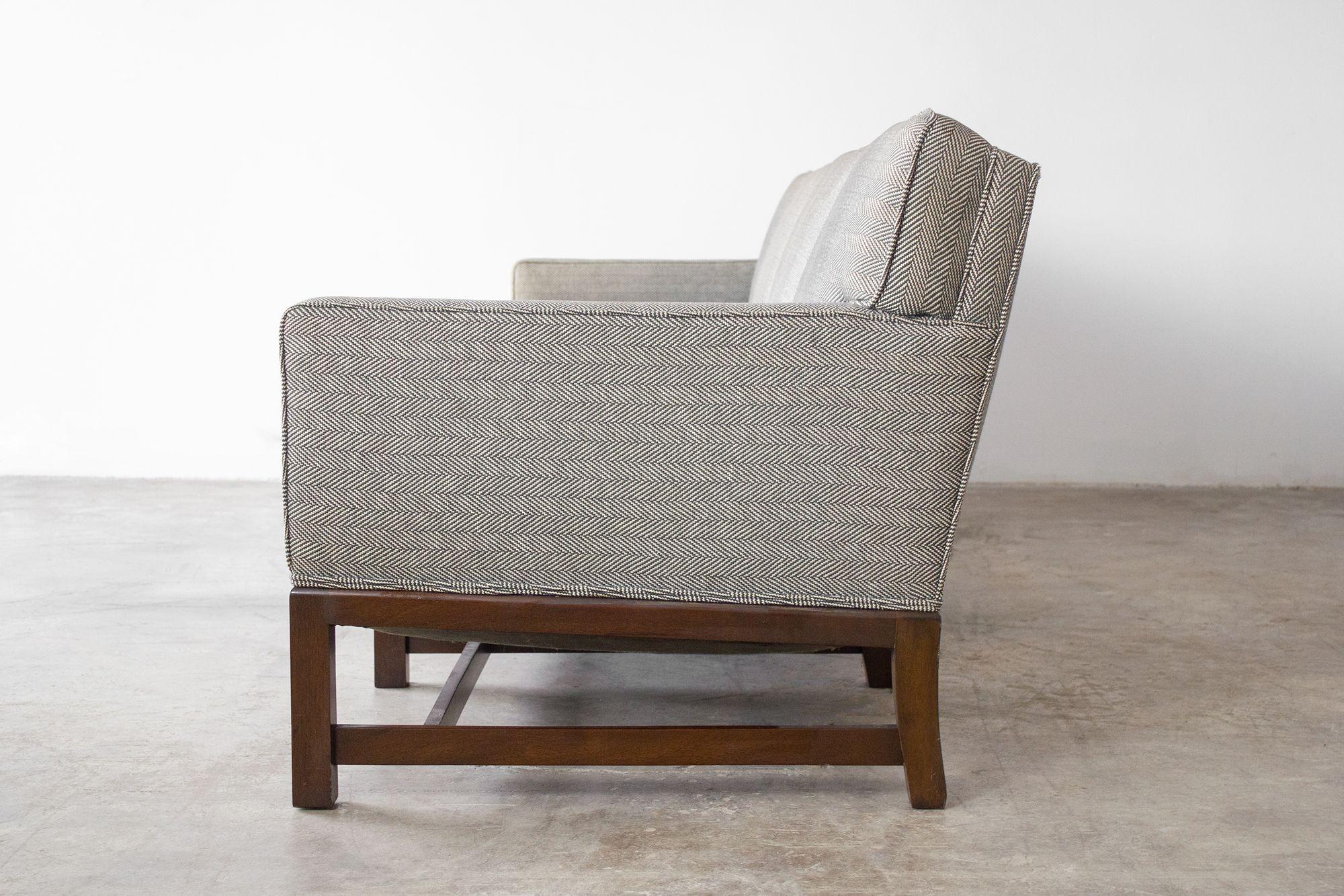Klassisches modernes Zehn-Fuß-Sofa aus Mahagoni von Tommi Parzinger, 1960er Jahre im Angebot 2