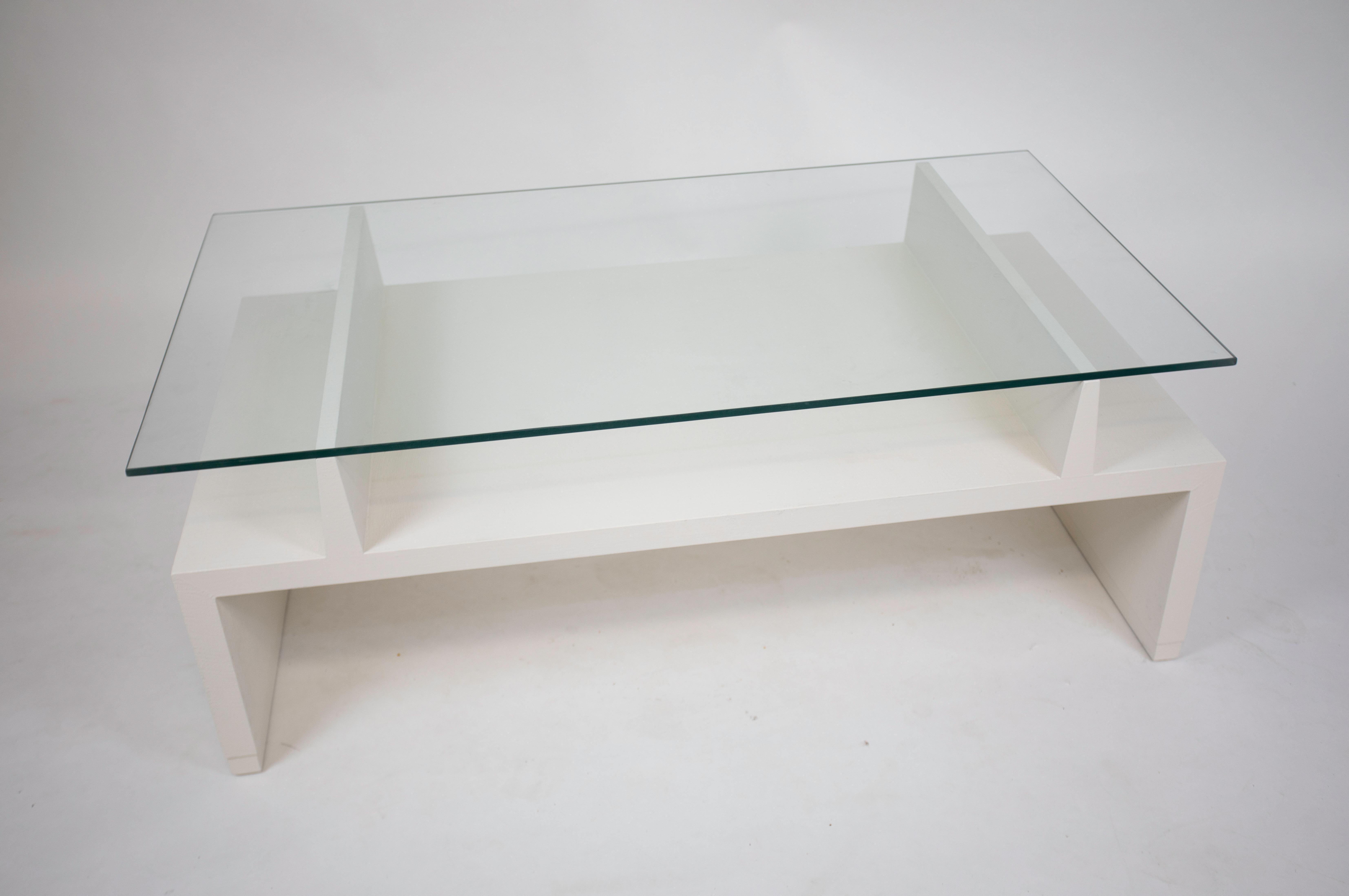 Tommi Parzinger Coffee Table In Good Condition For Sale In West Palm Beach, FL