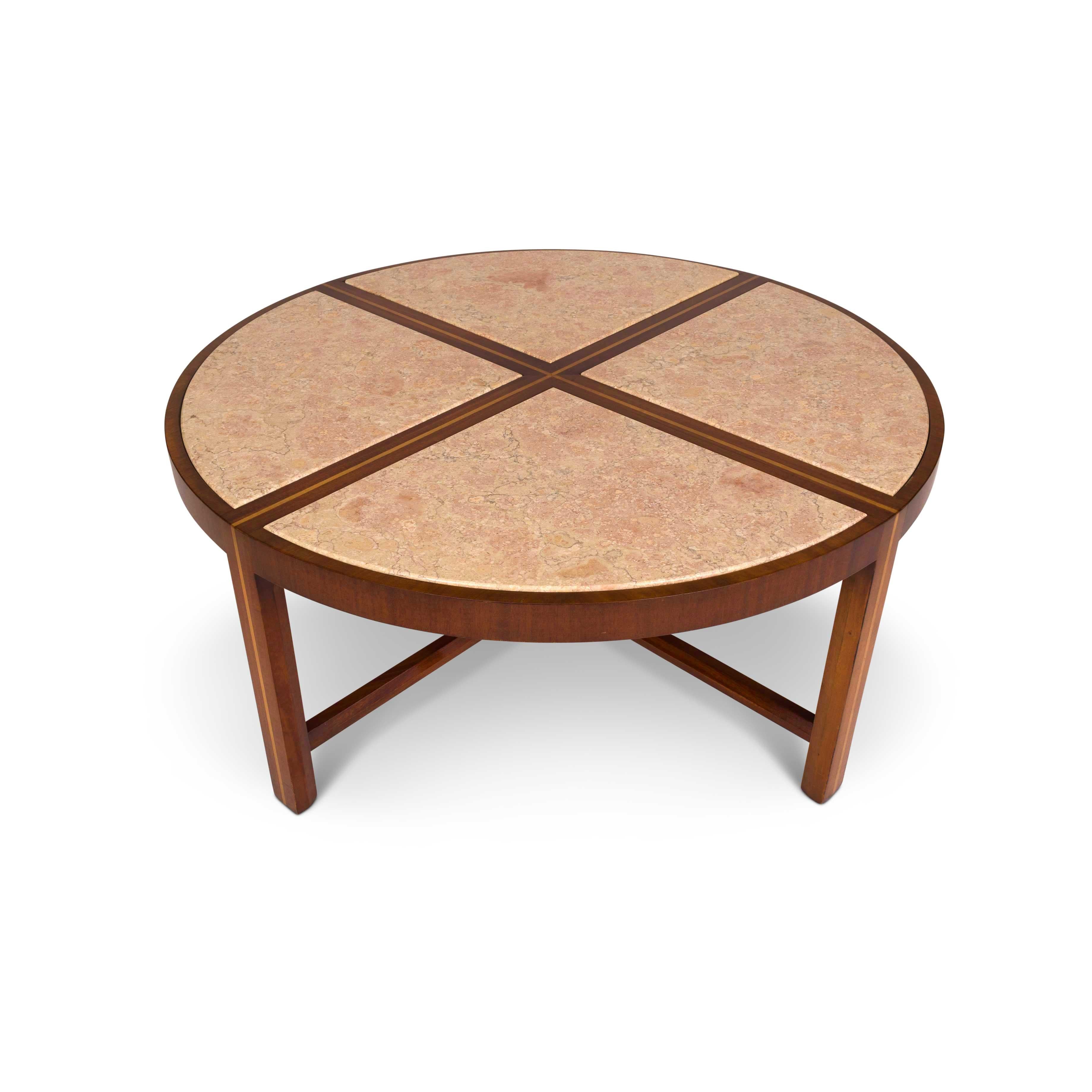 Tommi Parzinger (1903-1981) était un éminent designer et décorateur d'intérieur connu pour ses contributions au design américain du milieu du XXe siècle. Né à Munich, en Allemagne, Parzinger a commencé sa carrière en tant qu'architecte avant de se