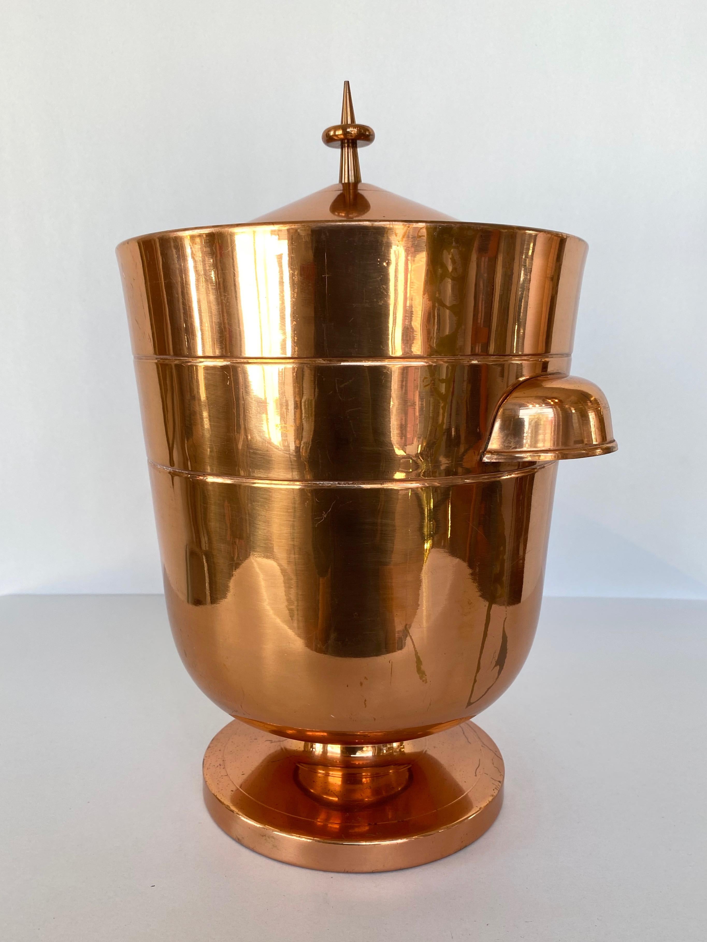 Tommi Parzinger Copper Ice Bucket or Champagne Cooler with Tongs, 1950s In Good Condition In San Francisco, CA
