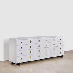Tommi Parzinger, double commode, laque blanche, laiton, États-Unis, années 1950