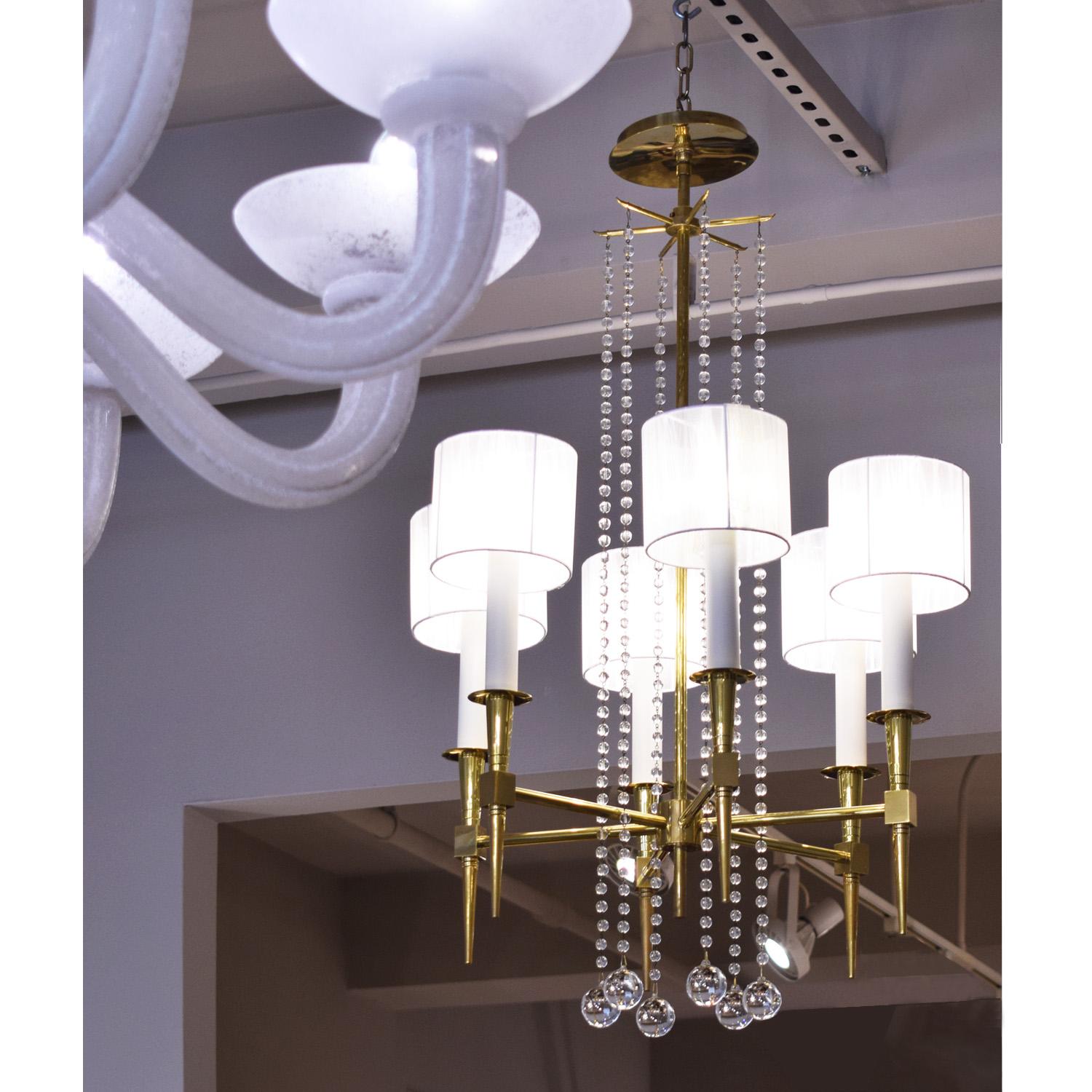 Metà XX secolo Tommi Parzinger Elegante lampadario a 6 bracci in ottone e cristallo anni '50 in vendita