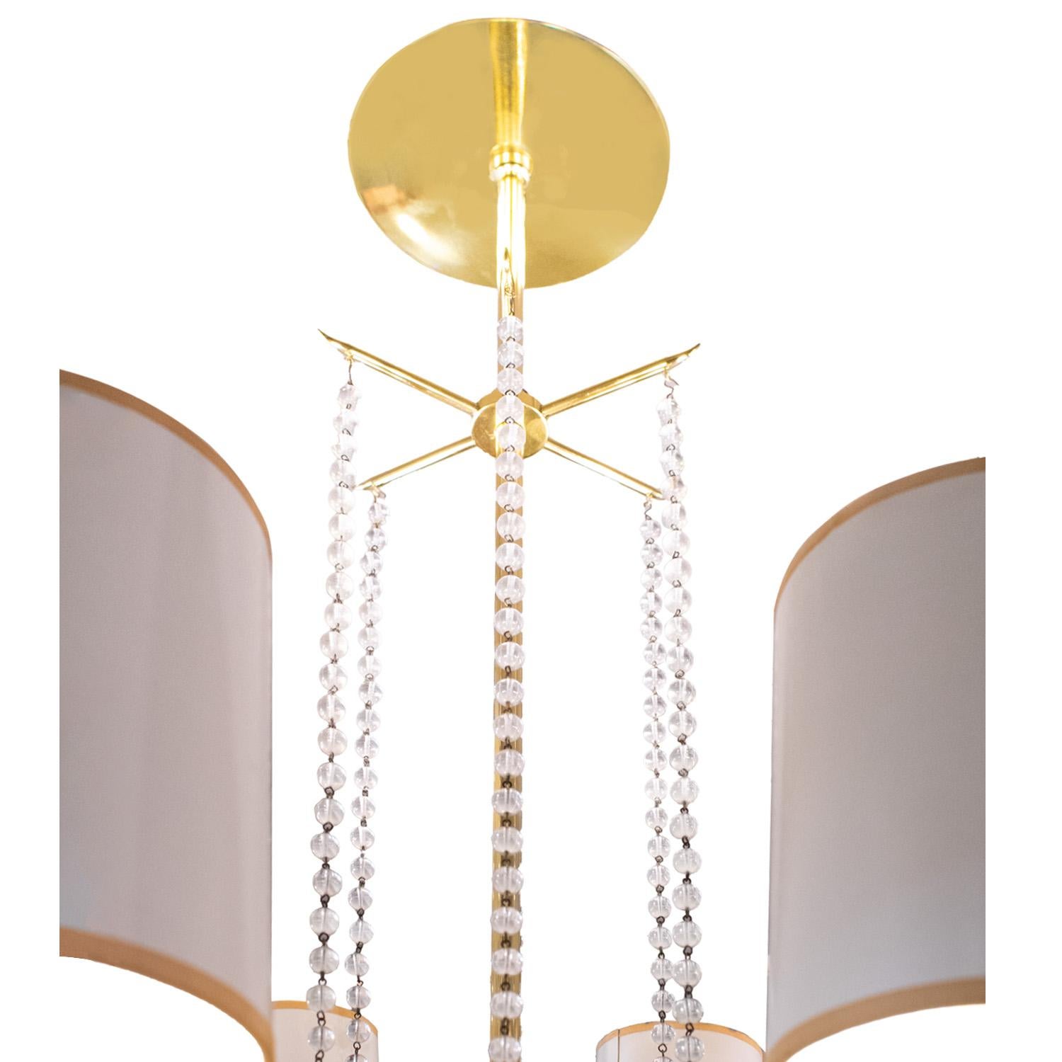 Fait main Tommi Parzinger Lustre Elegance à 6 bras de lumière en laiton avec perles de cristal années 1950 en vente