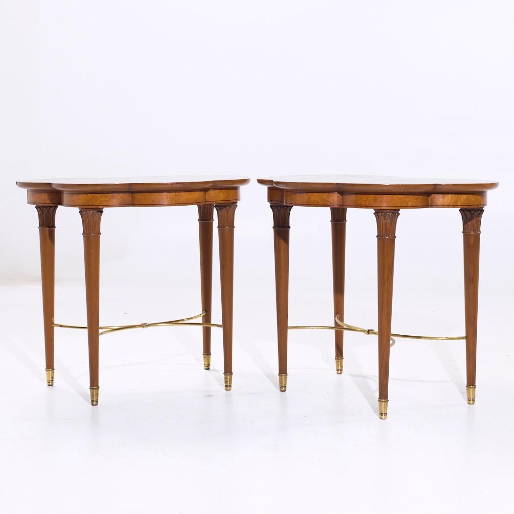 Mid-Century Modern Tommi Parzinger pour Charak Table d'appoint en laiton et acajou du milieu du siècle - Paire en vente
