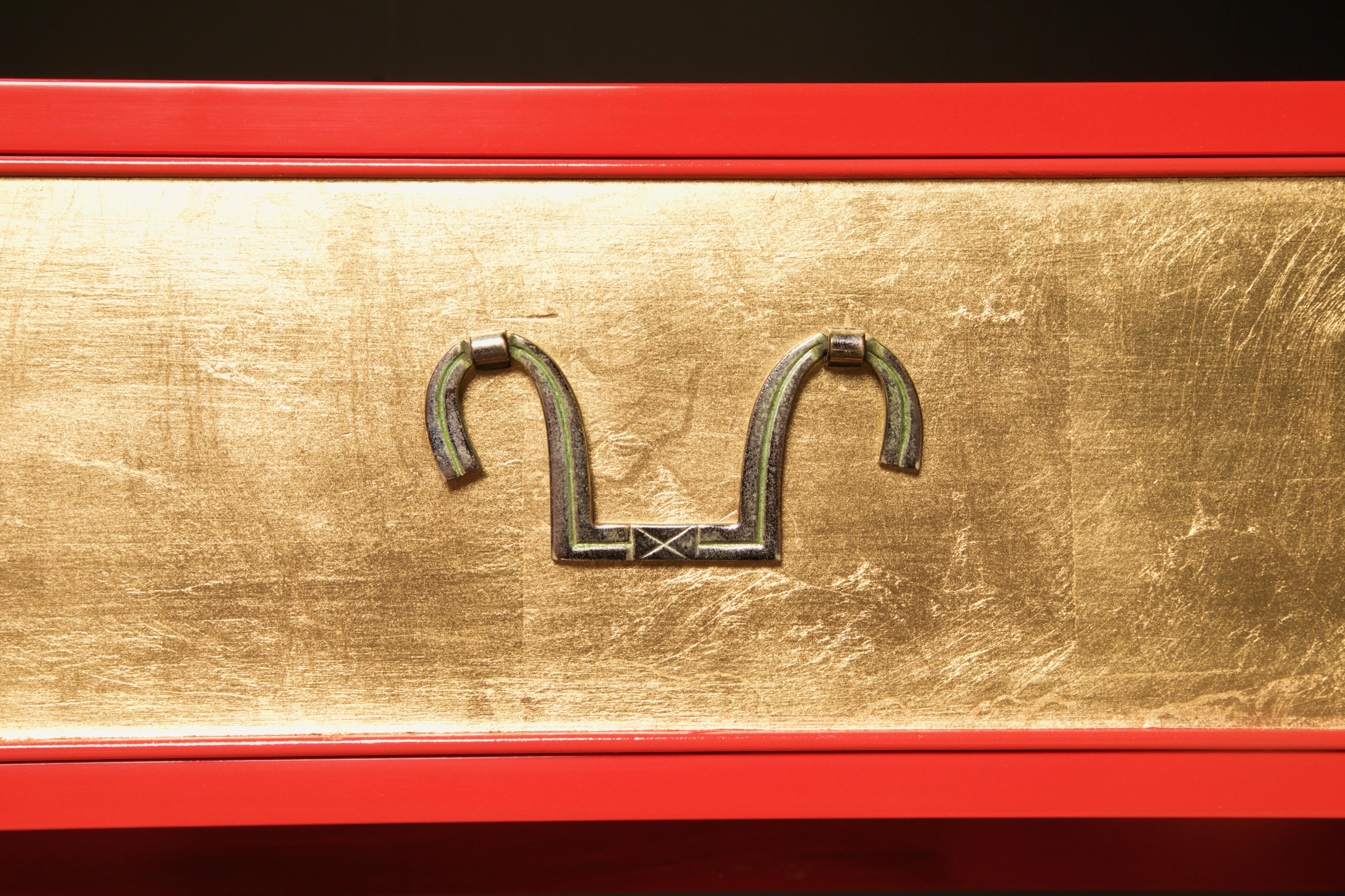 Milieu du XXe siècle Console en feuille d'or moderne Tommi Parzinger pour Charak, datant d'environ 1949, signe  en vente