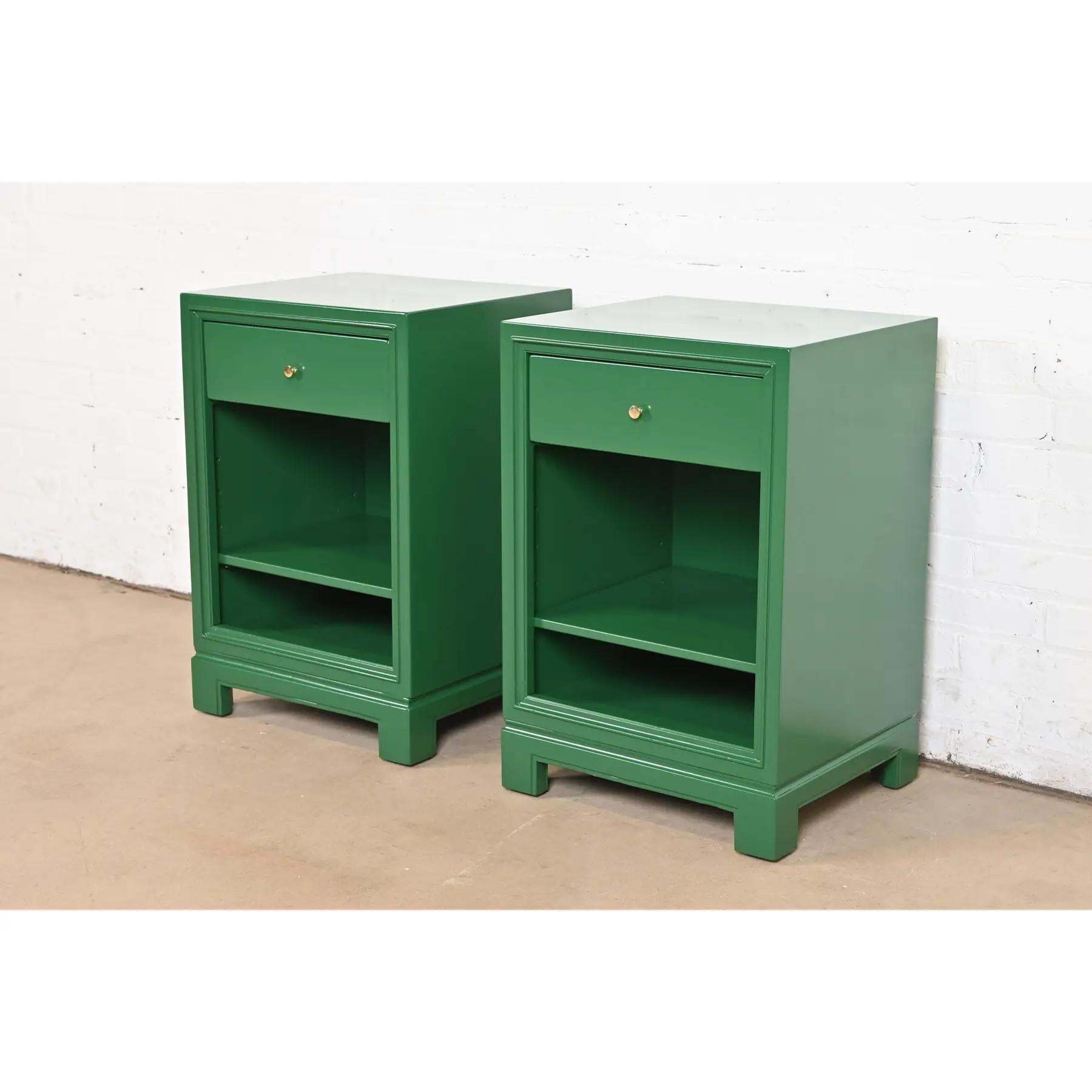 A sleek and stylish pair of Mid-Century Modern bedside tables

By Tommi Parzinger for Charak Furniture

USA, Circa 1950s

Green lacquered mahogany, with brass hardware.

Each measures: 17