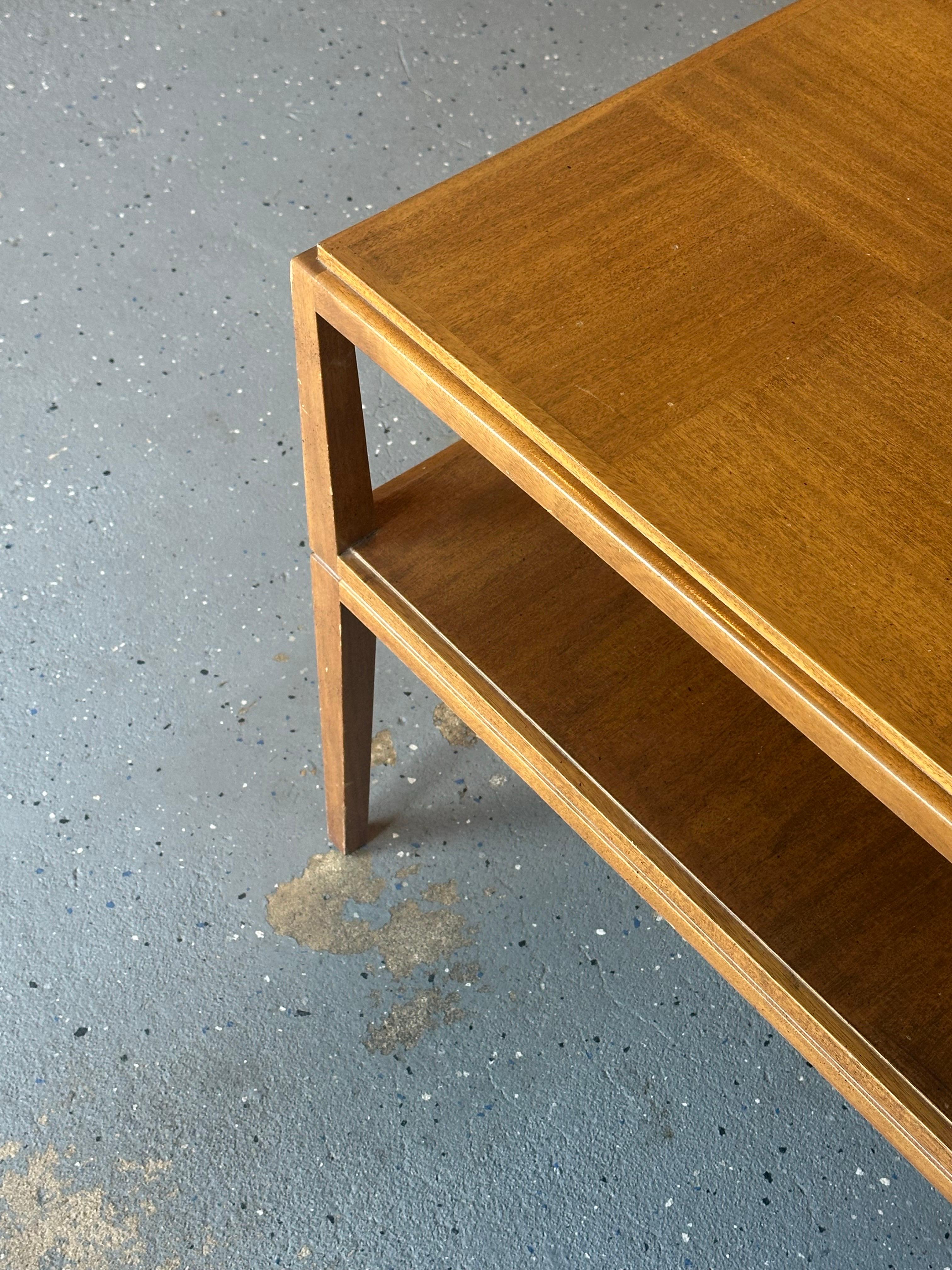 Milieu du XXe siècle Tommi Parzinger for Charak Modern Large End Table en vente