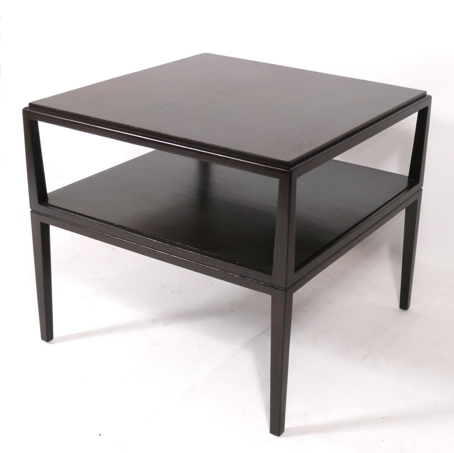 Tommi Parzinger für Charak Moderner großformatiger End- oder Mitteltisch aus Holz (Moderne der Mitte des Jahrhunderts) im Angebot