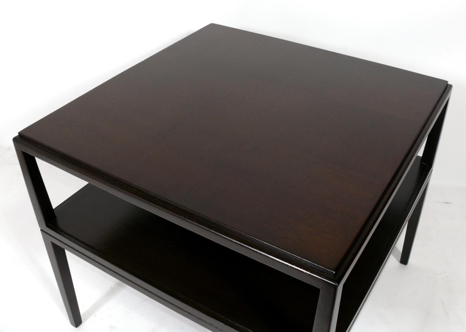 Tommi Parzinger für Charak Moderner großformatiger End- oder Mitteltisch aus Holz (amerikanisch) im Angebot