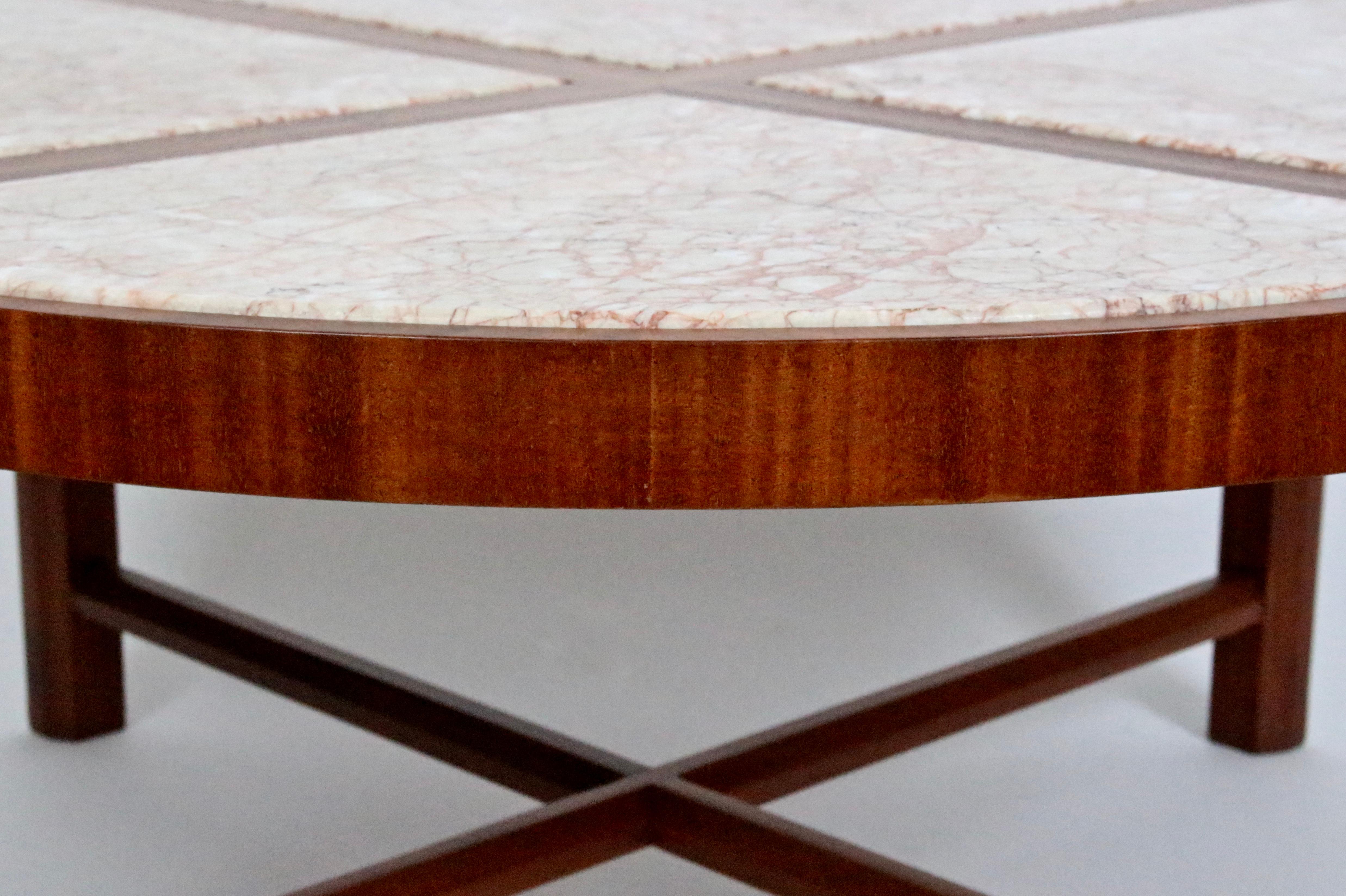 Tommi Parzinger for Charak Modern Round Pink Marble Veined & Teak Coffee Table In Good Condition For Sale In Bainbridge, NY