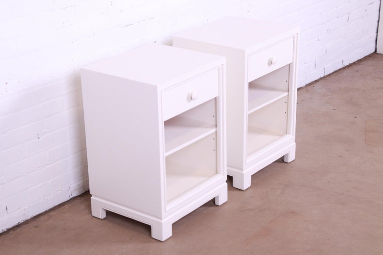 Tommi Parzinger for Charak Modern White Lacquered Nightstands, Newly Refinished In Good Condition For Sale In South Bend, IN