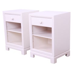 Tables de nuit laquées blanches modernes Tommi Parzinger pour Charak, nouvellement revernies