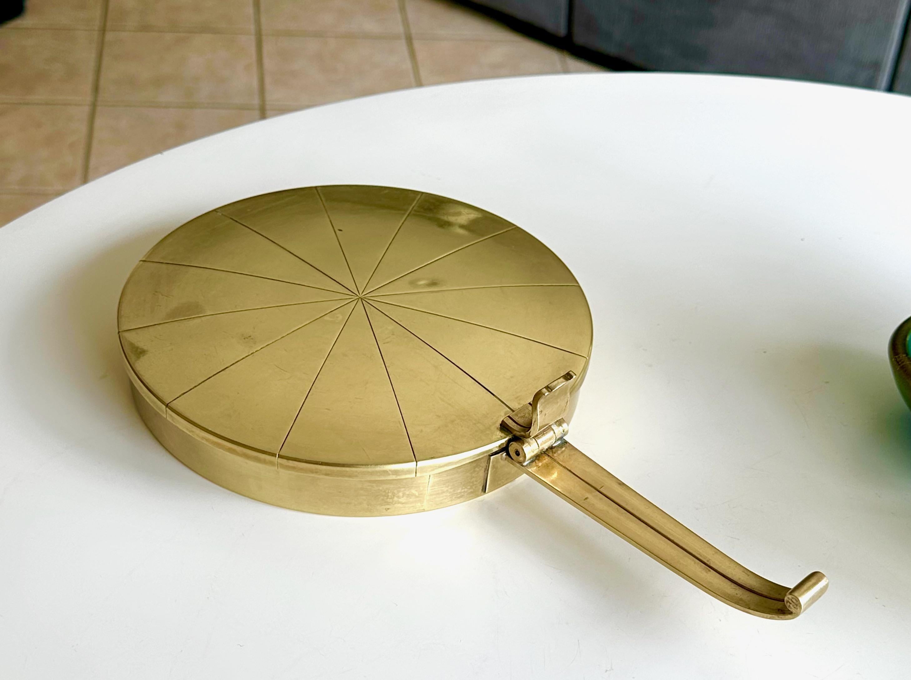 Tommi Parzinger für Dorlyn Silversmiths Silent Butler aus Messing (Moderne der Mitte des Jahrhunderts) im Angebot