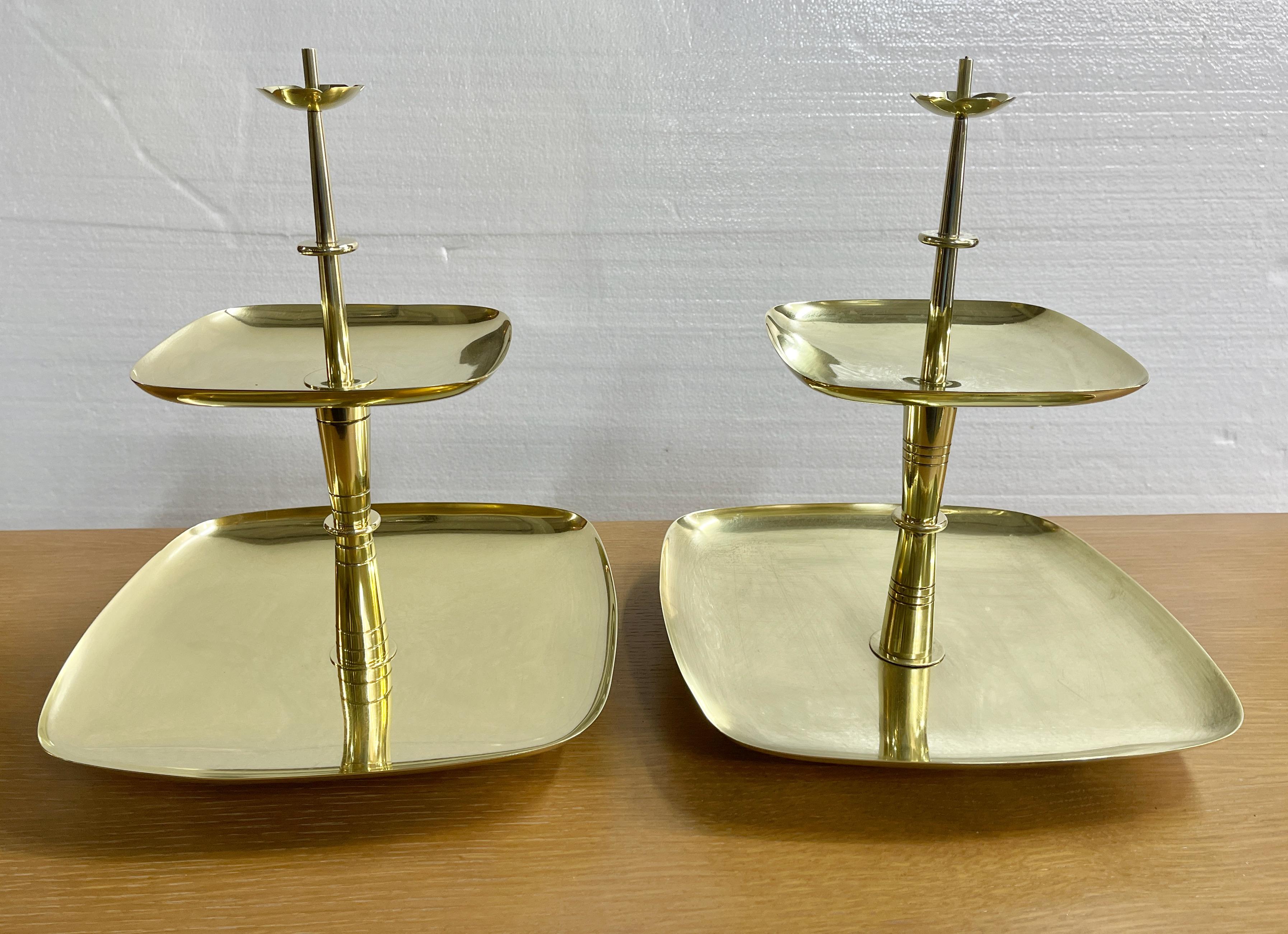 Tommi Parzinger para Dorlyn Silversmiths Candelabro y par de bandejas de servir en venta 6
