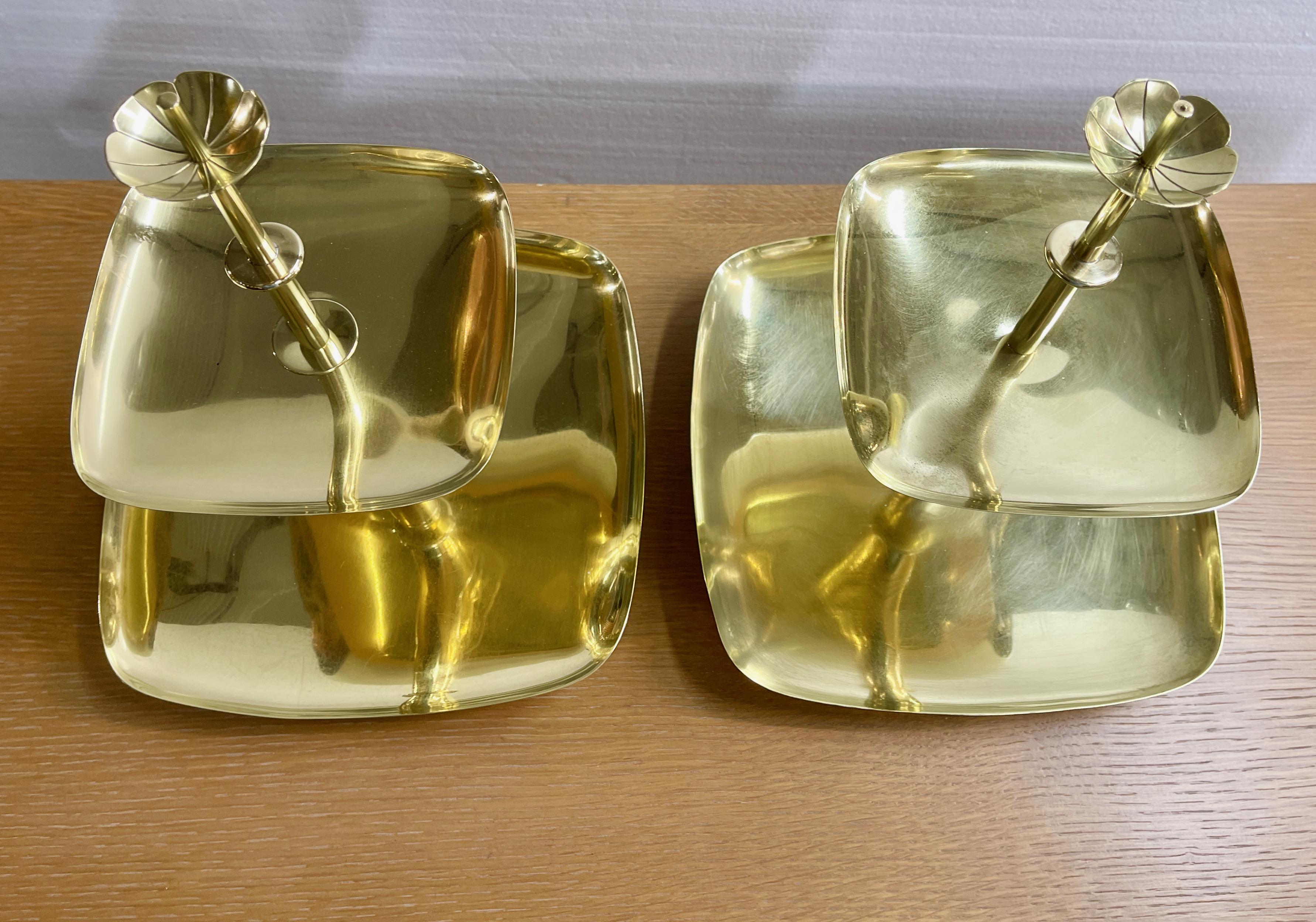 Tommi Parzinger para Dorlyn Silversmiths Candelabro y par de bandejas de servir en venta 8