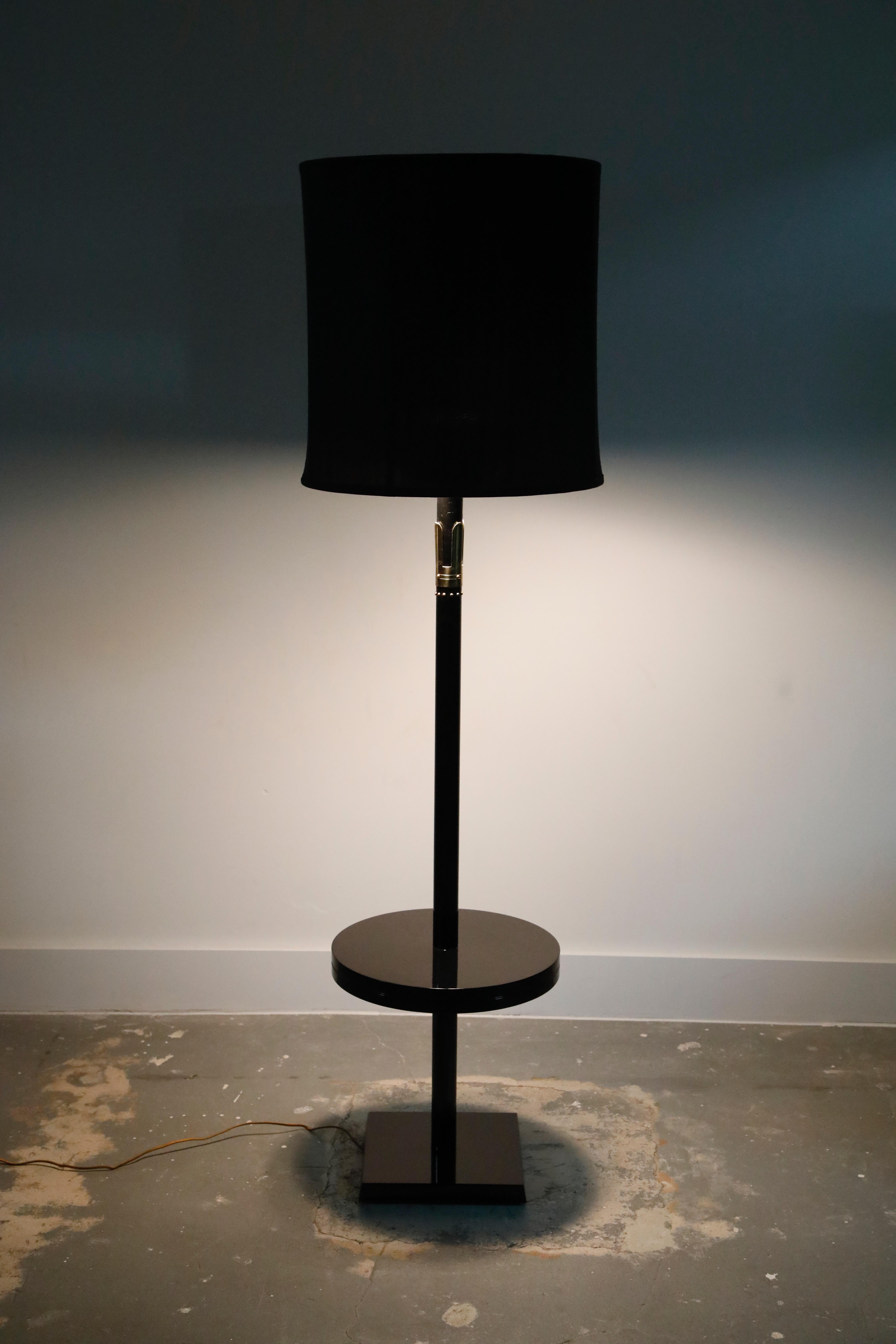 Mid-Century Modern Lampadaire avec table d'appoint Tommi Parzinger pour Parzinger Originals, 1955, signé en vente