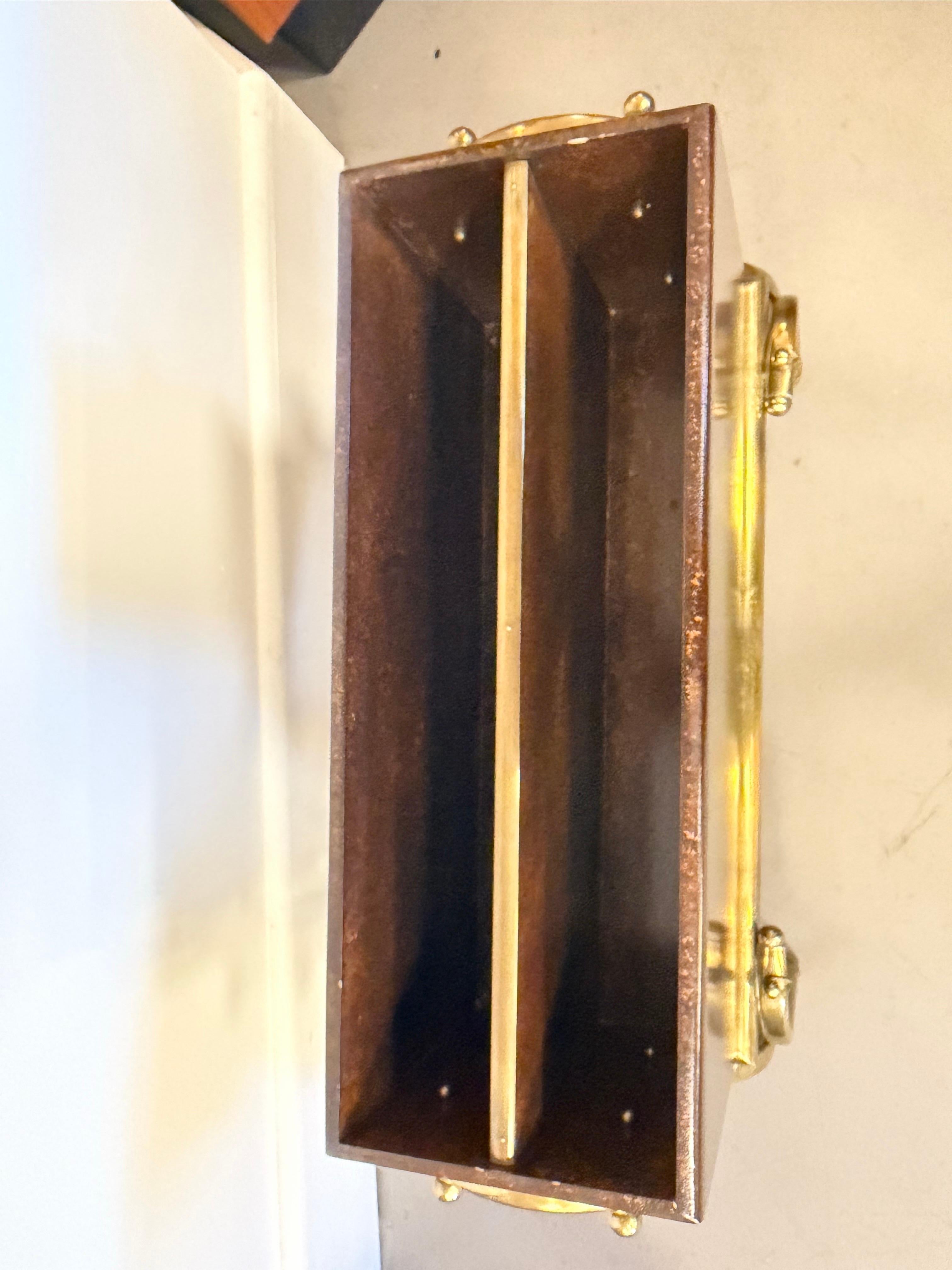 Tommi Parzinger pour Parzinger Originals (Hart) Porte-revues en laiton et laqué en vente 5