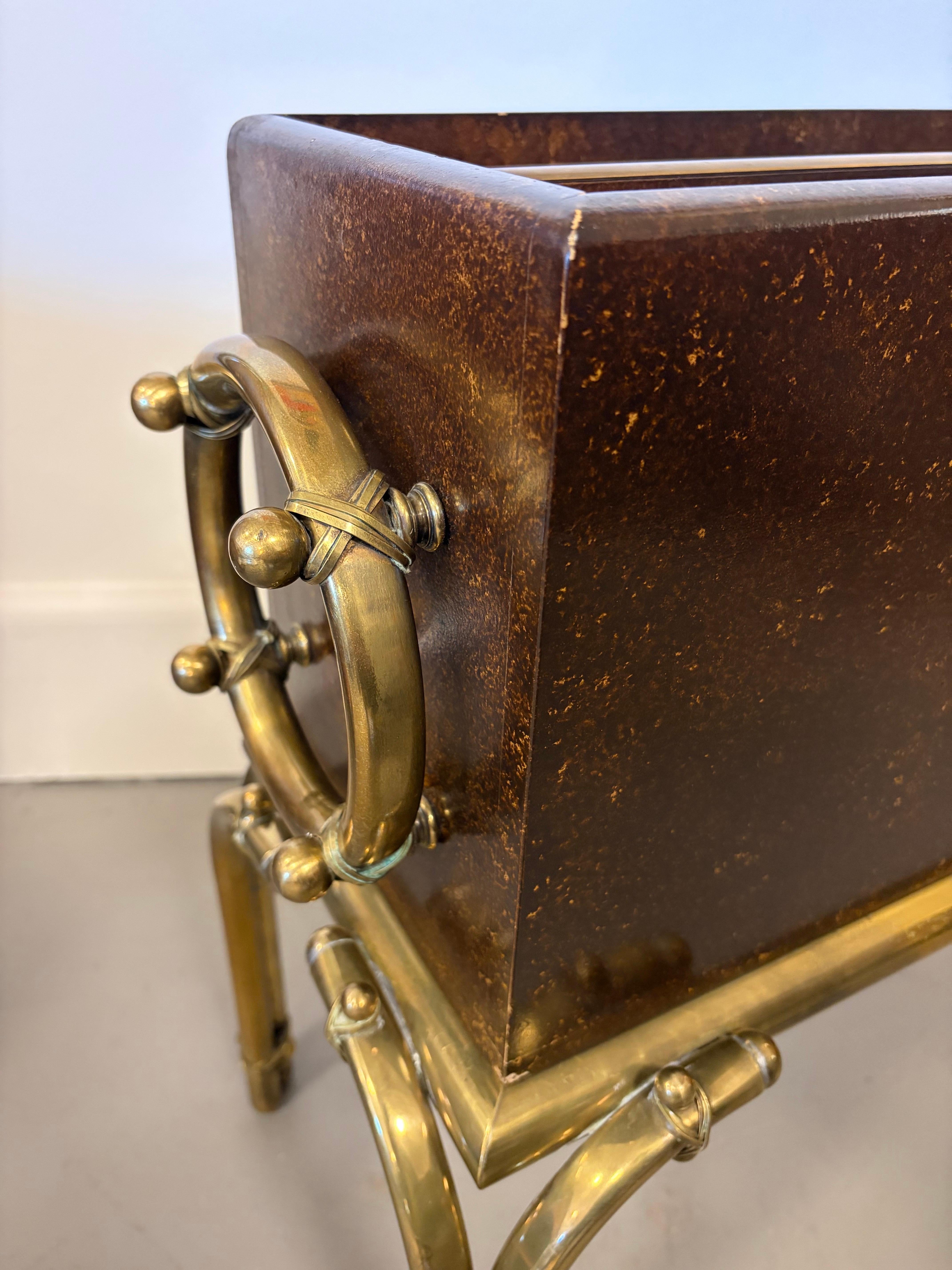 Tommi Parzinger pour Parzinger Originals (Hart) Porte-revues en laiton et laqué en vente 12