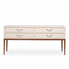 Tommi Parzinger para Parzinger Originals Credenza consola MCM con tapa de cristal de leche