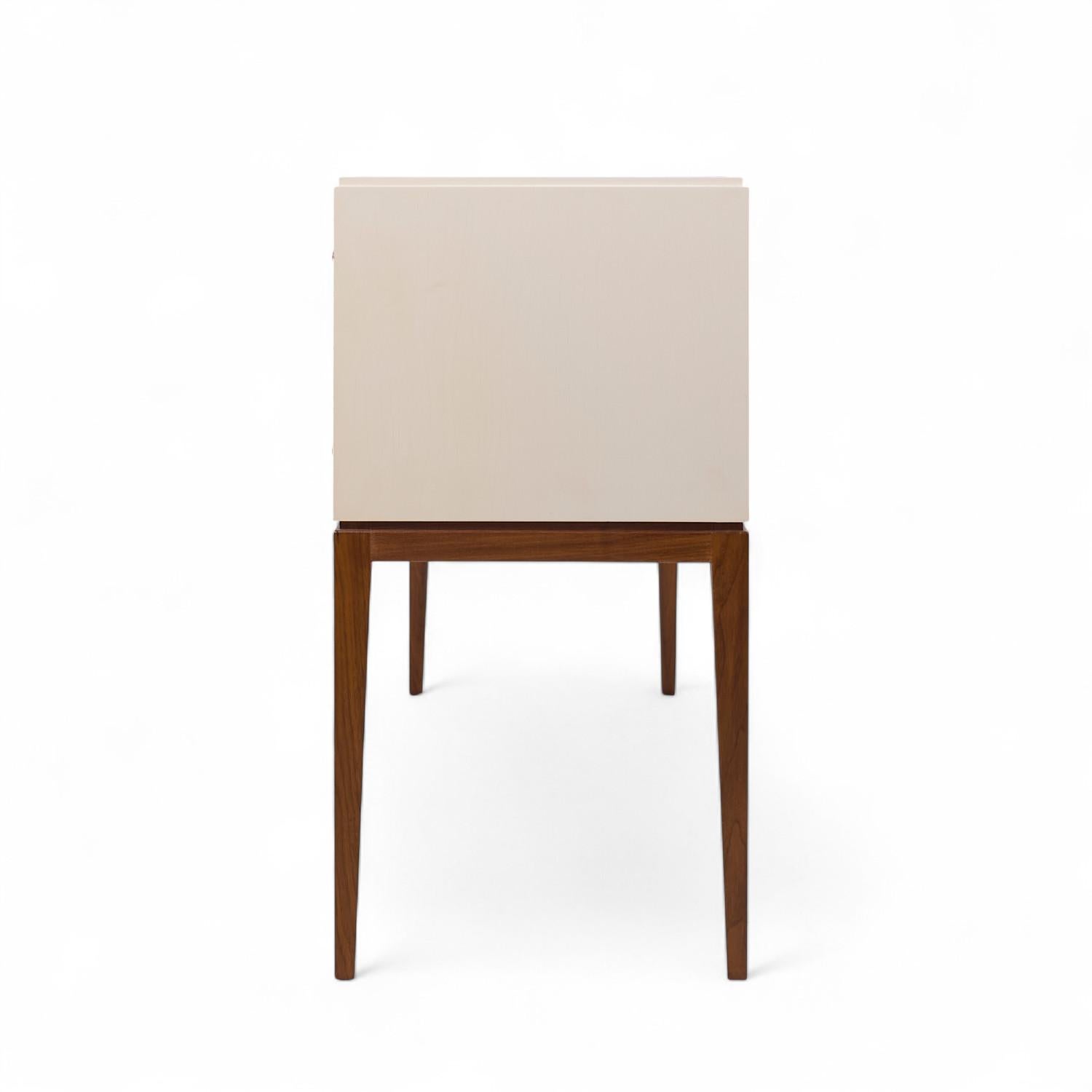 Tommi Parzinger für Parzinger Originals MCM Milk Glass Top Console Credenza im Zustand „Gut“ im Angebot in Countryside, IL