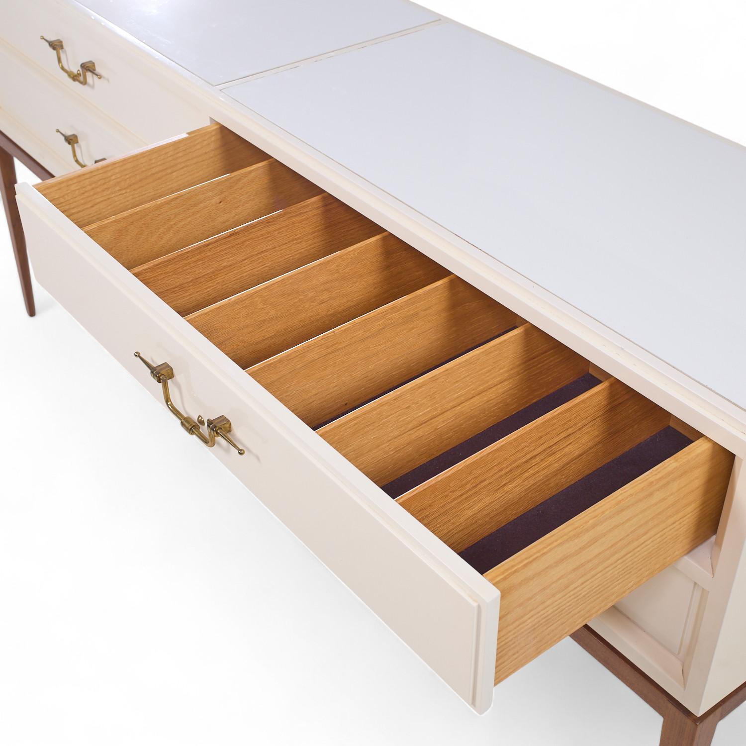 Tommi Parzinger für Parzinger Originals MCM Milk Glass Top Console Credenza (20. Jahrhundert) im Angebot