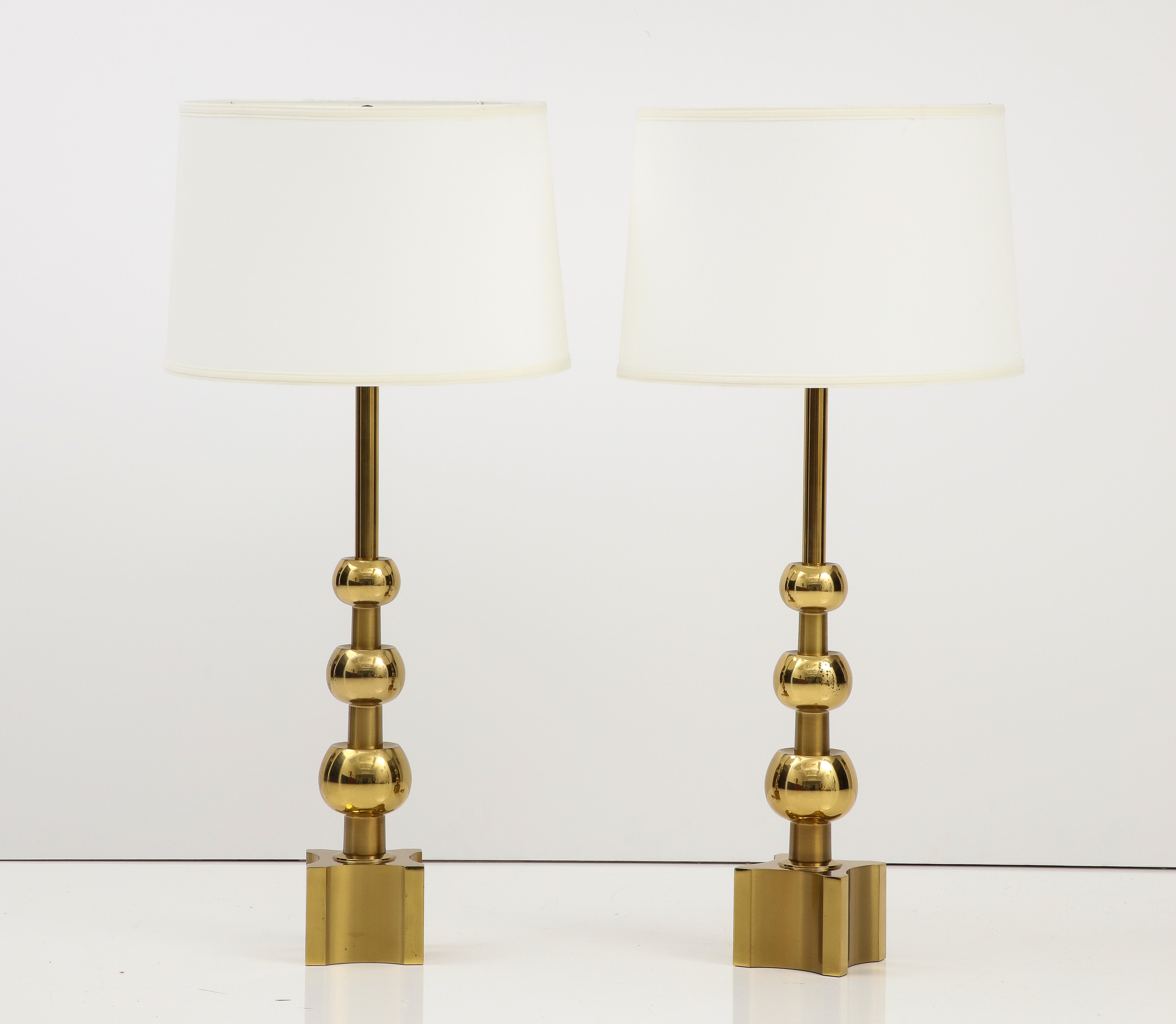 1960's Mid-Century Modern brass tale lamps designed by Tommi Parzinger for Stiffel, in vintage original condition with some wear and patina to the brass due to age and use. 

Measure: Height to light socket 33''.