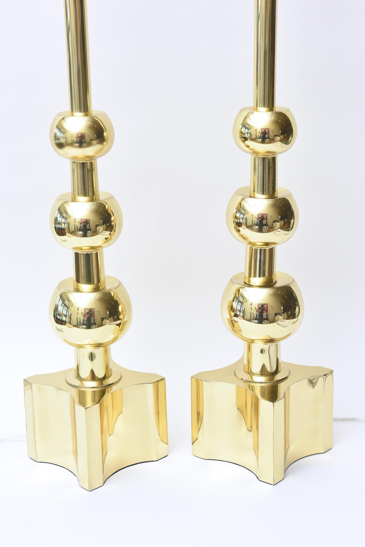 These fabulous vintage newly brass-plated restored Tommi Parzinger for Stiffel Lamp Co. pair of Mid-Century Modernist ball lamps are timeless. They are from the late 1950s or early 1960s. They have been rewired and do not come with shades or harps.