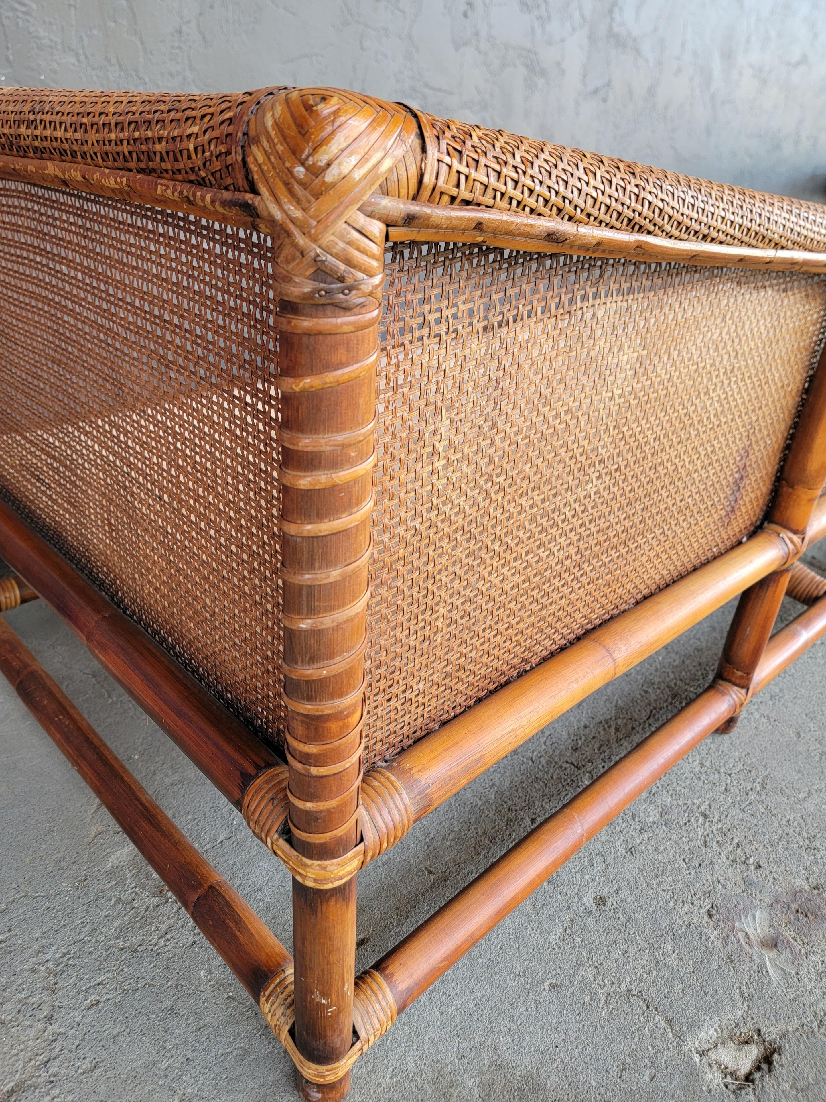 Tommi Parzinger for Willow and Reed Bamboo and Cane Chaise Daybed en venta 3